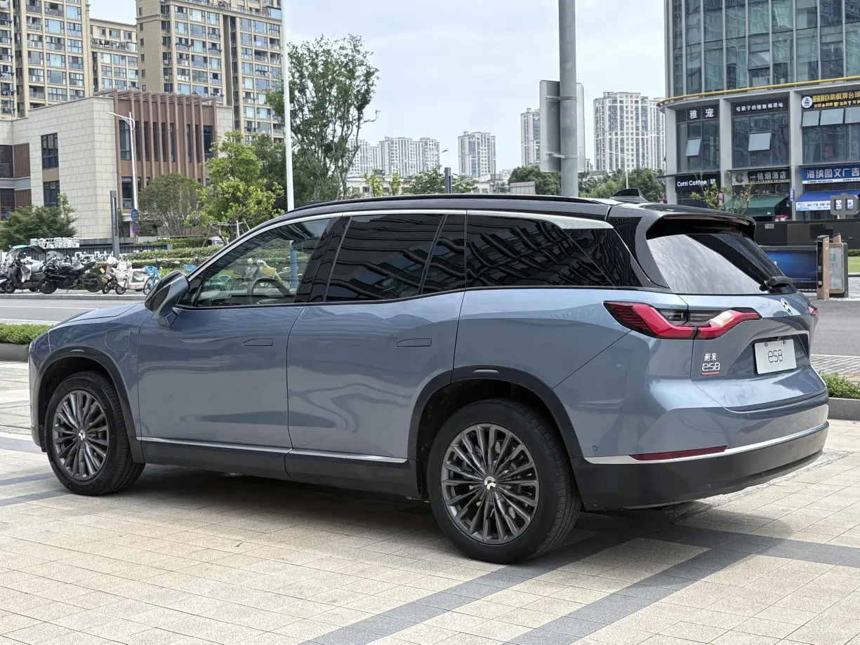 NIO ES8