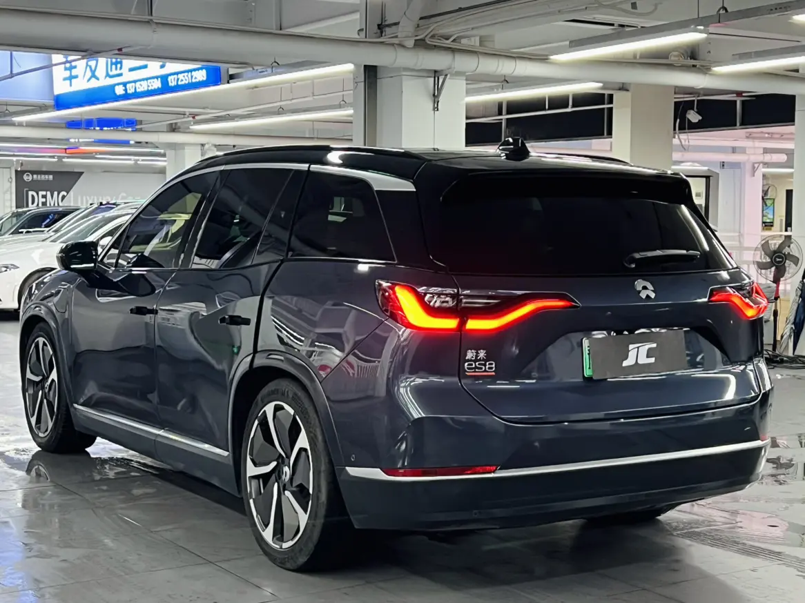 NIO ES8
