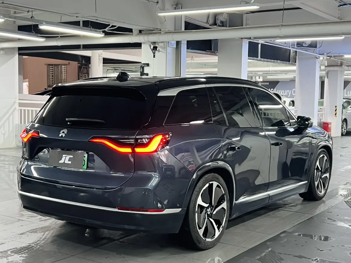 NIO ES8