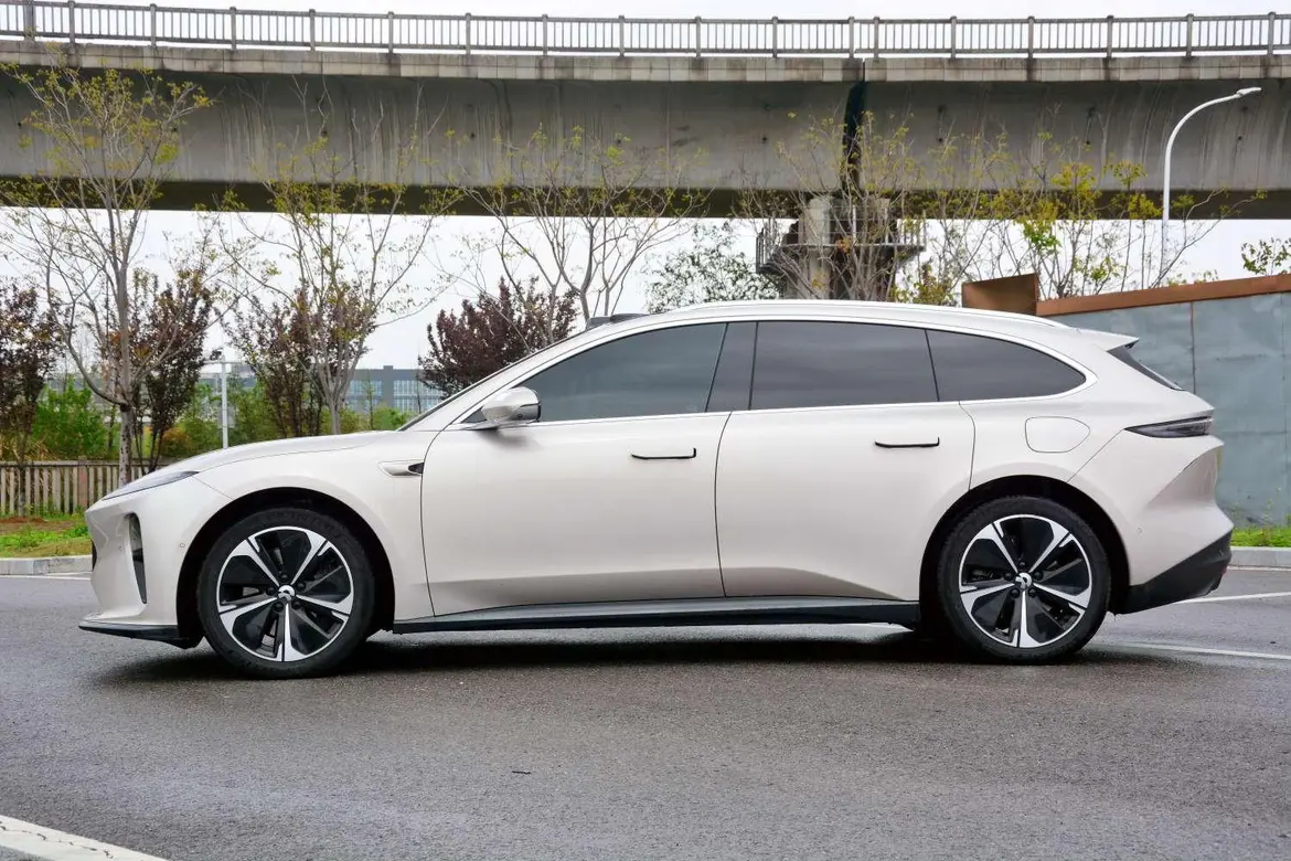 NIO ET5T