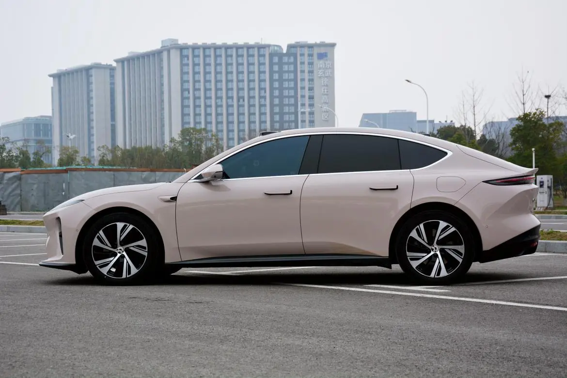 NIO ET5