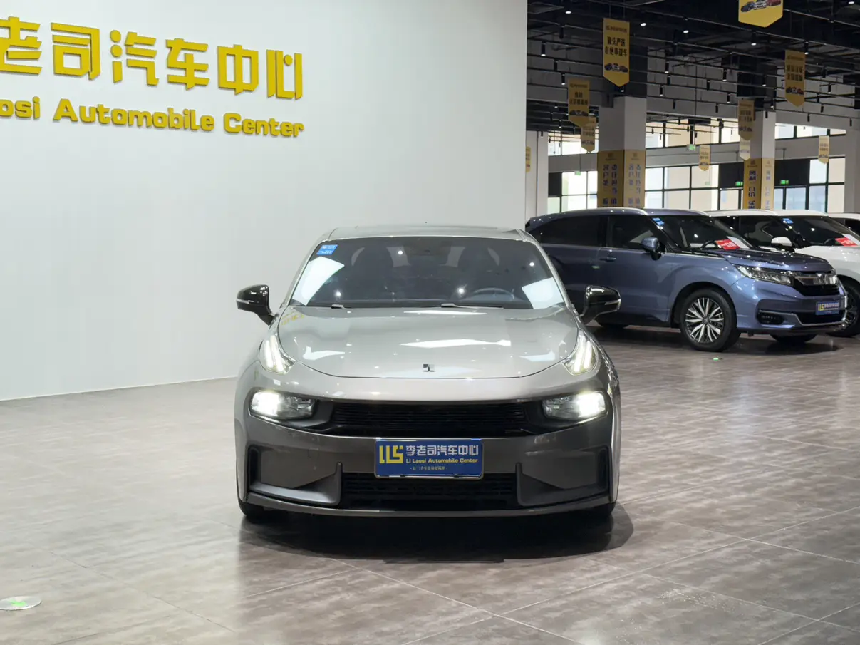 Lynk & Co 03