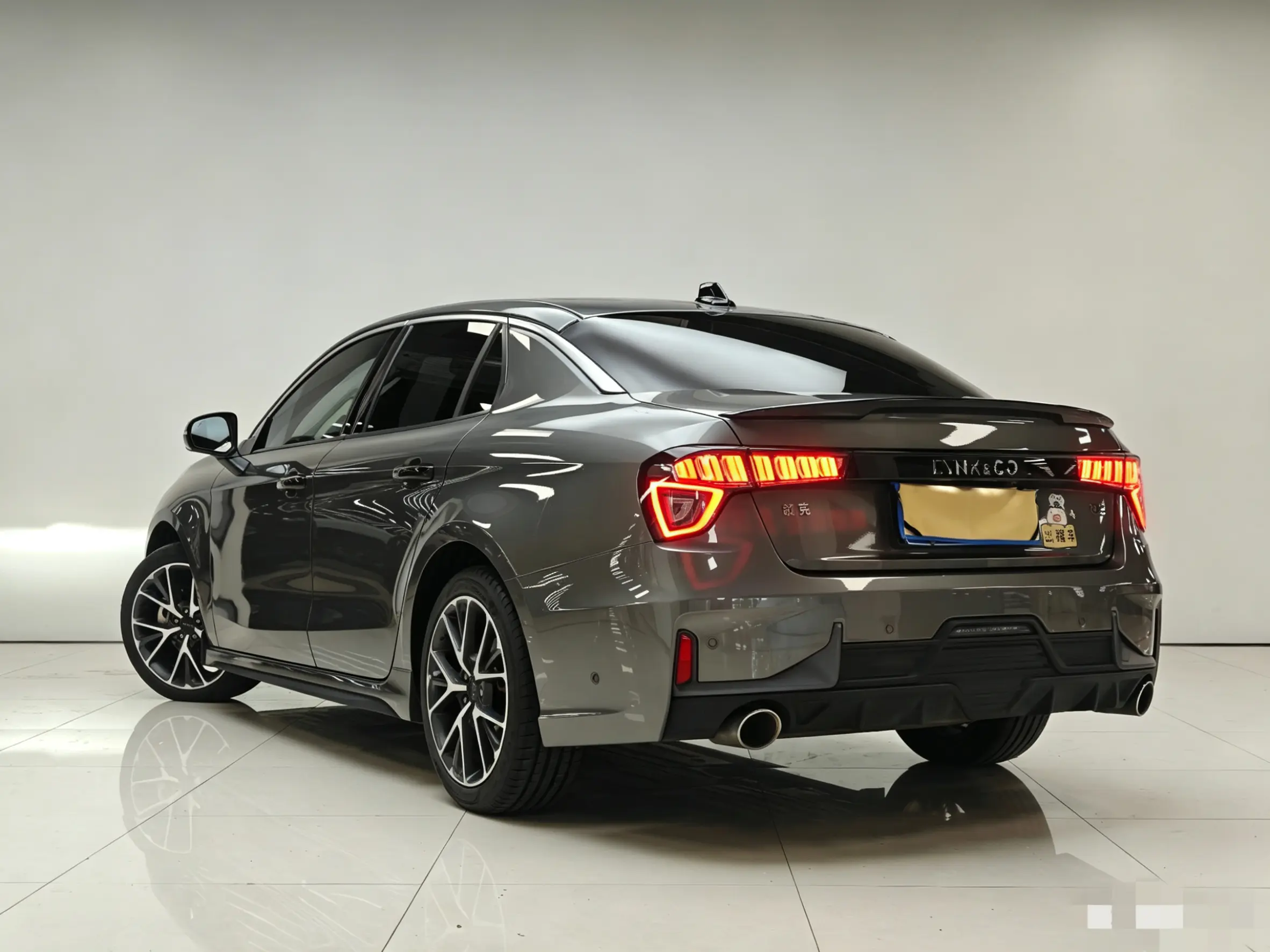 Lynk & Co 03