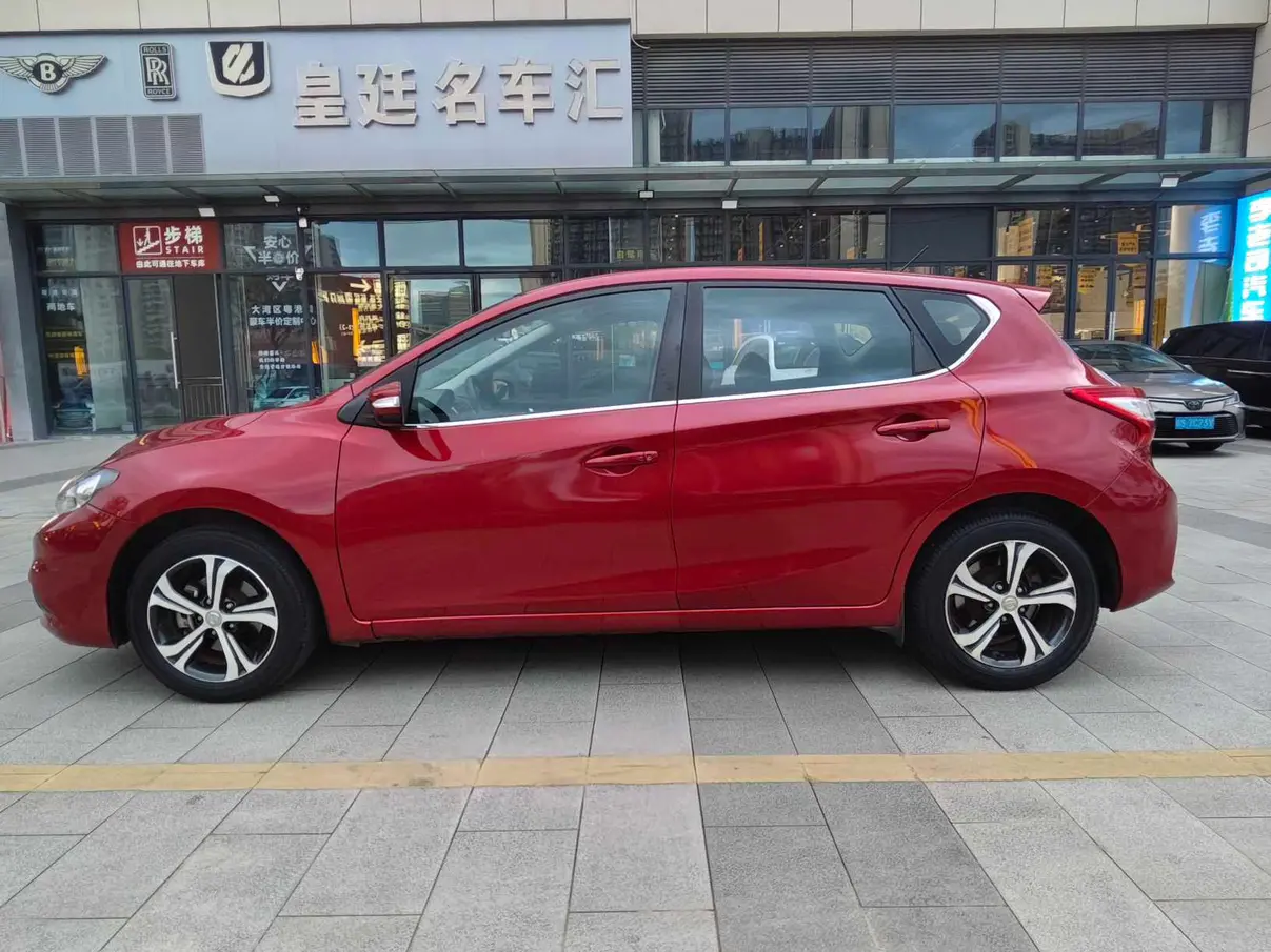 Nissan Tiida