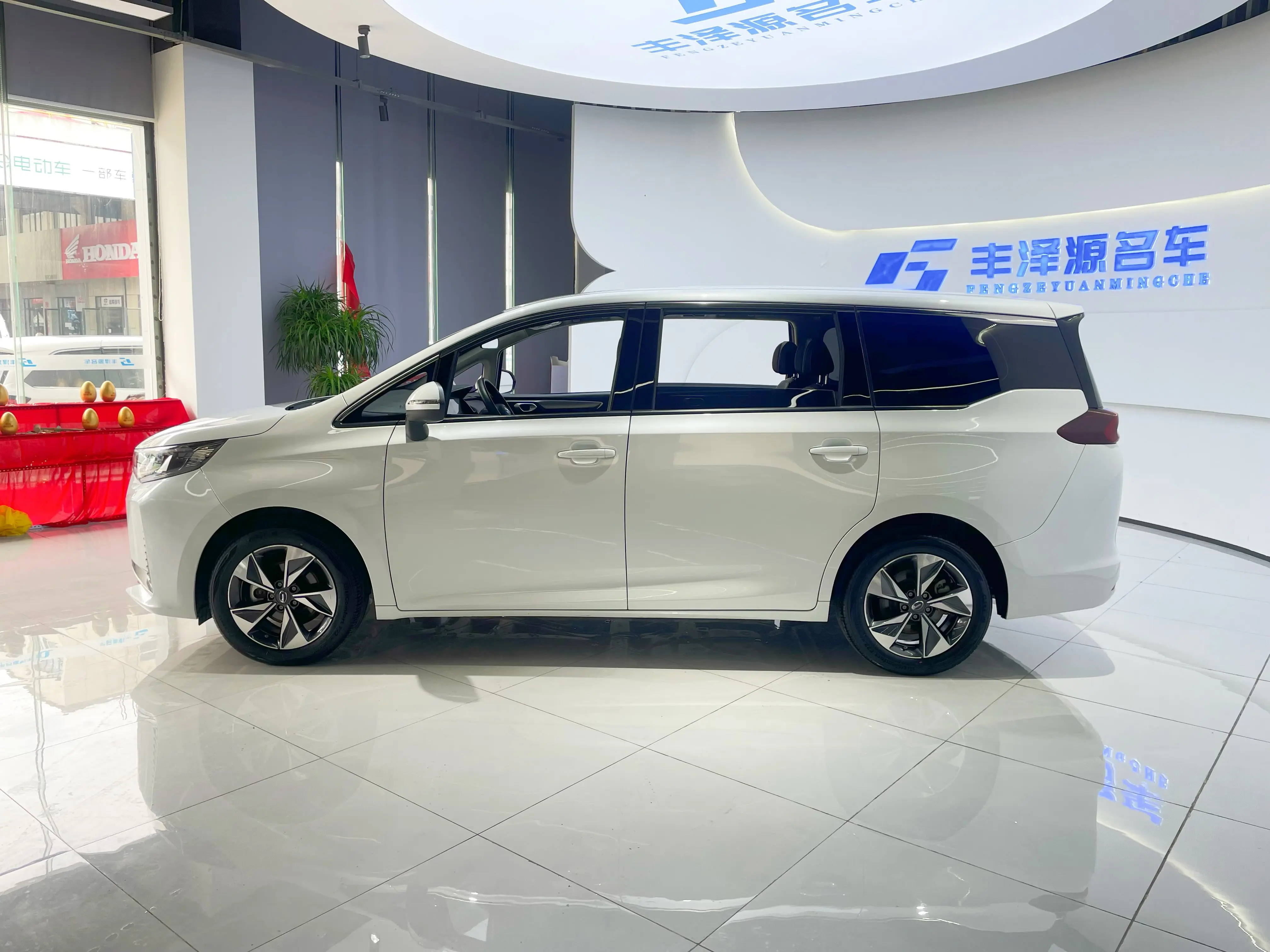 GAC Trumpchi M6