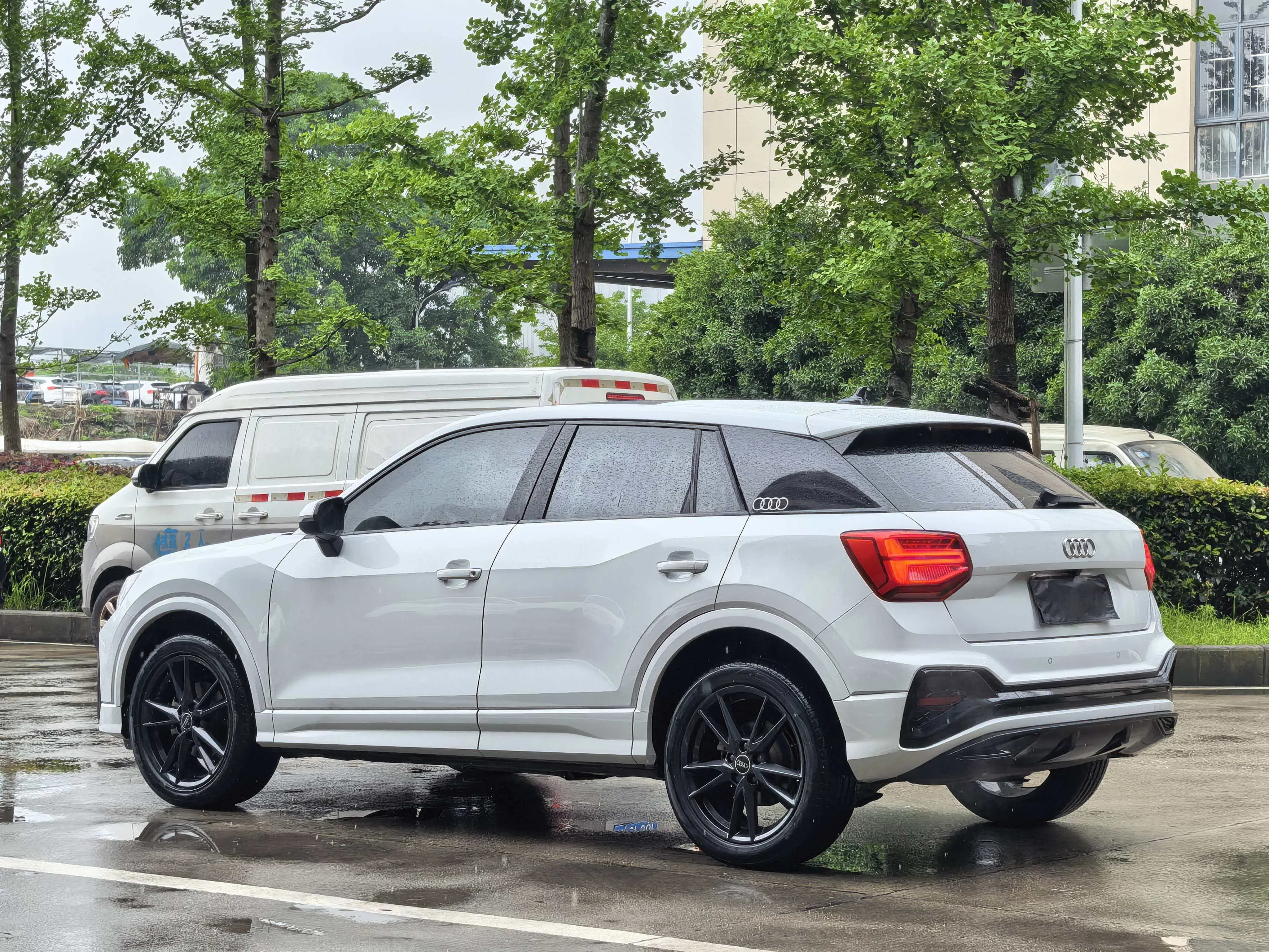 Audi Q2L