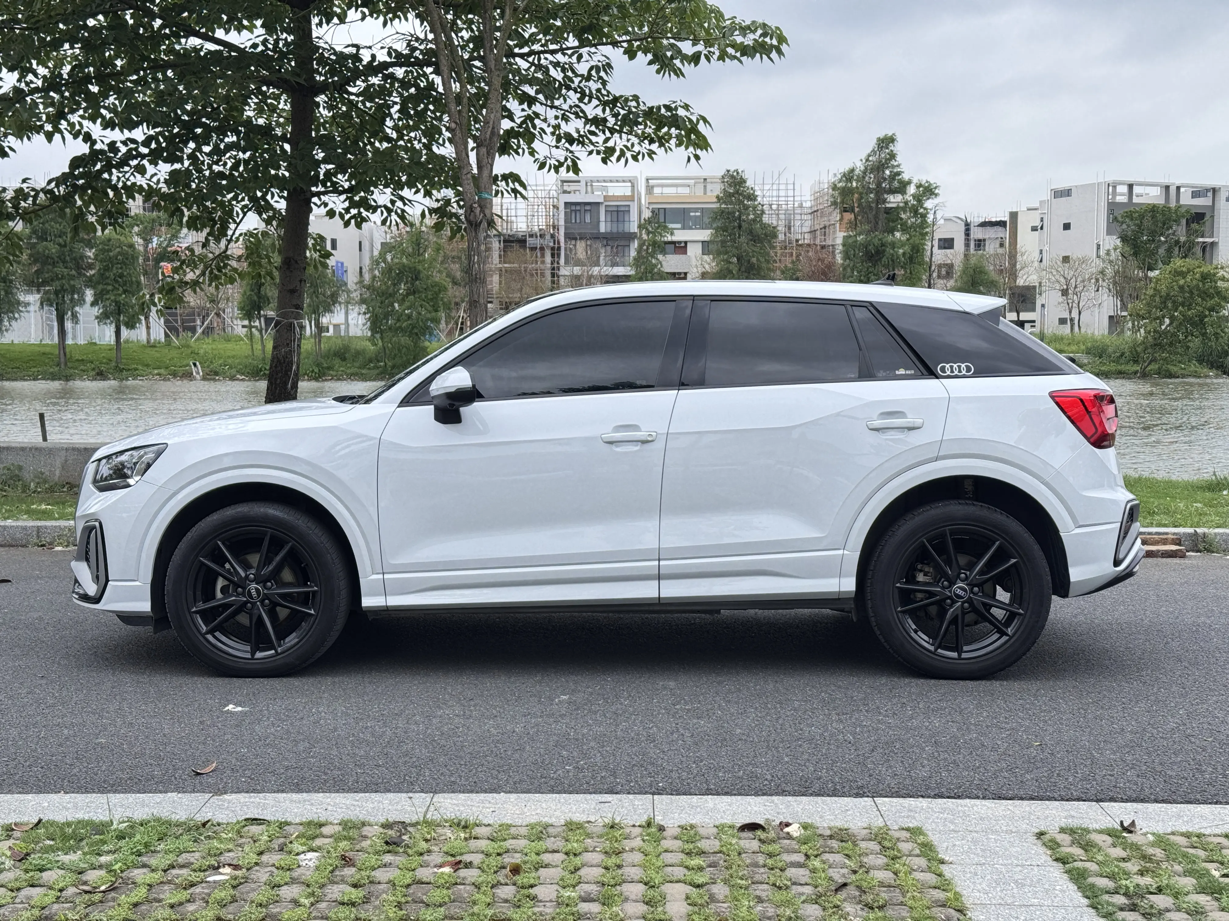 Audi Q2L