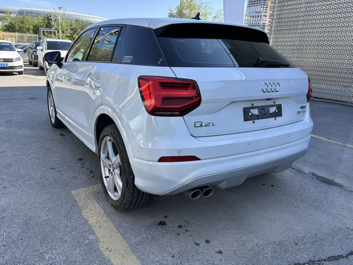 Audi Q2L