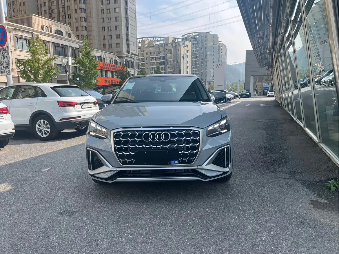 Audi Q2L