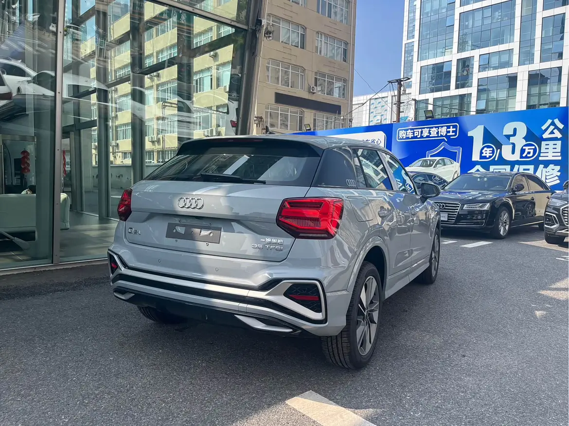 Audi Q2L
