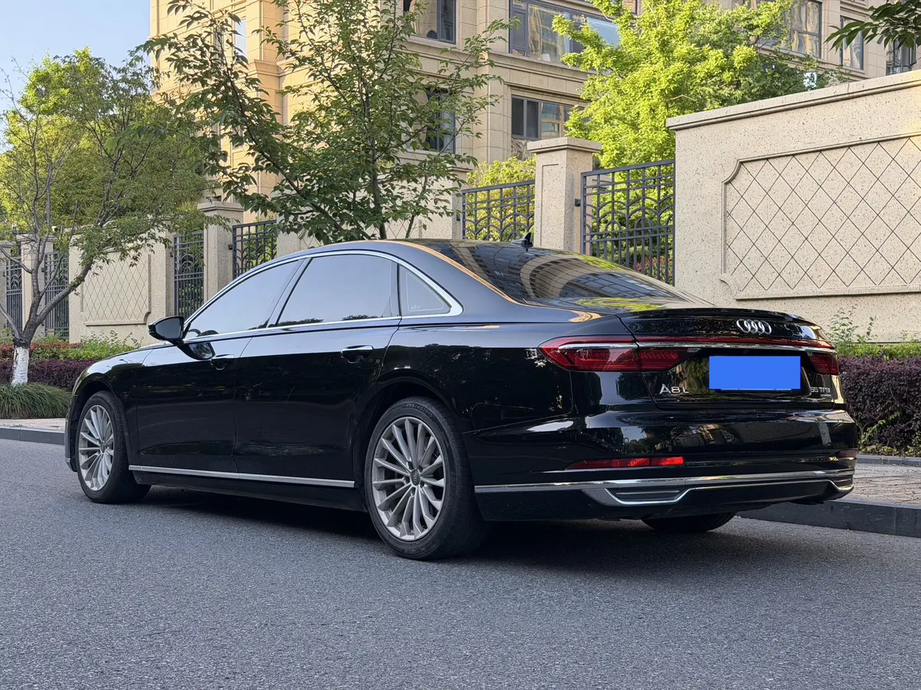 Audi A8