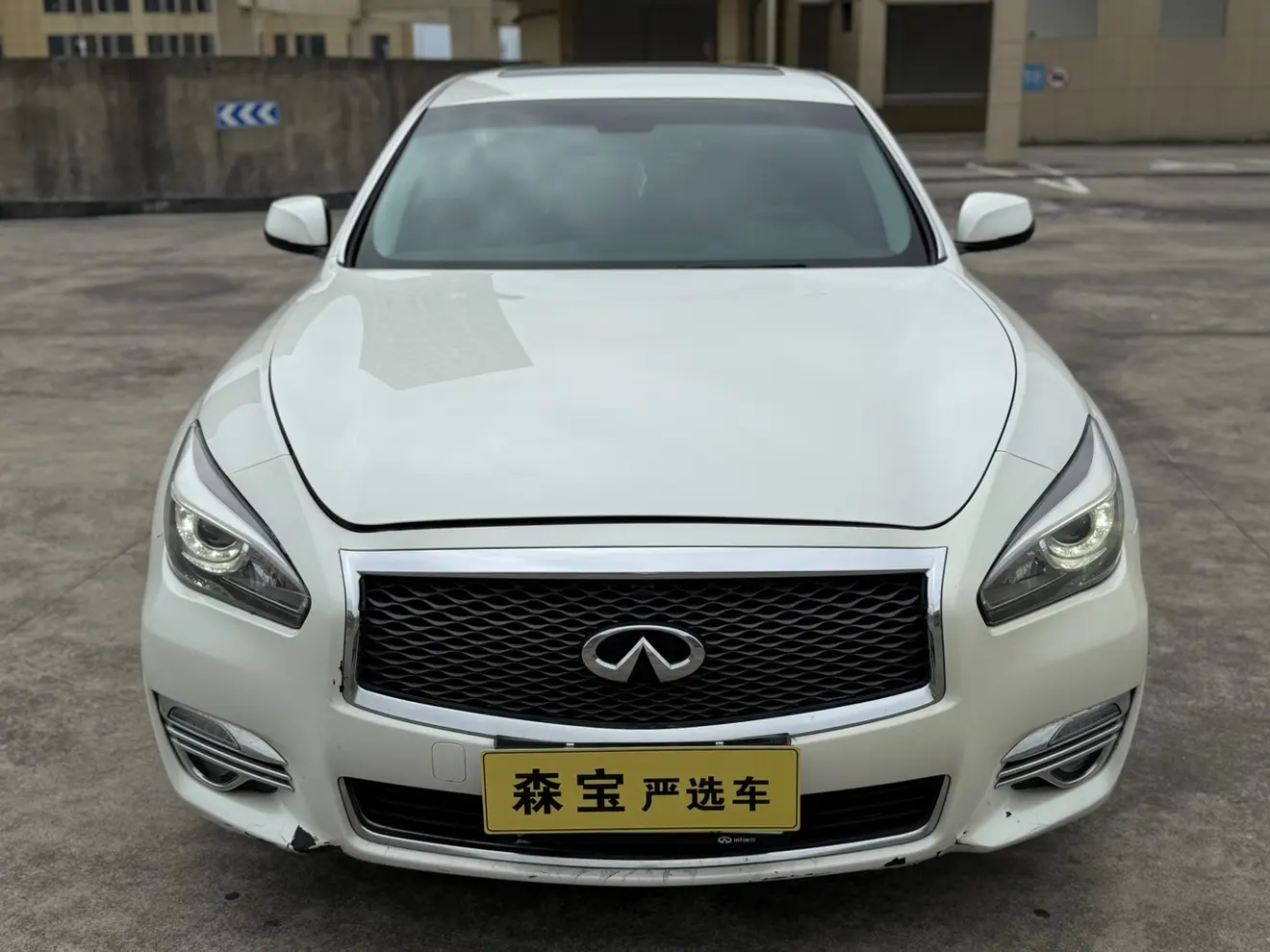 Infiniti Q70