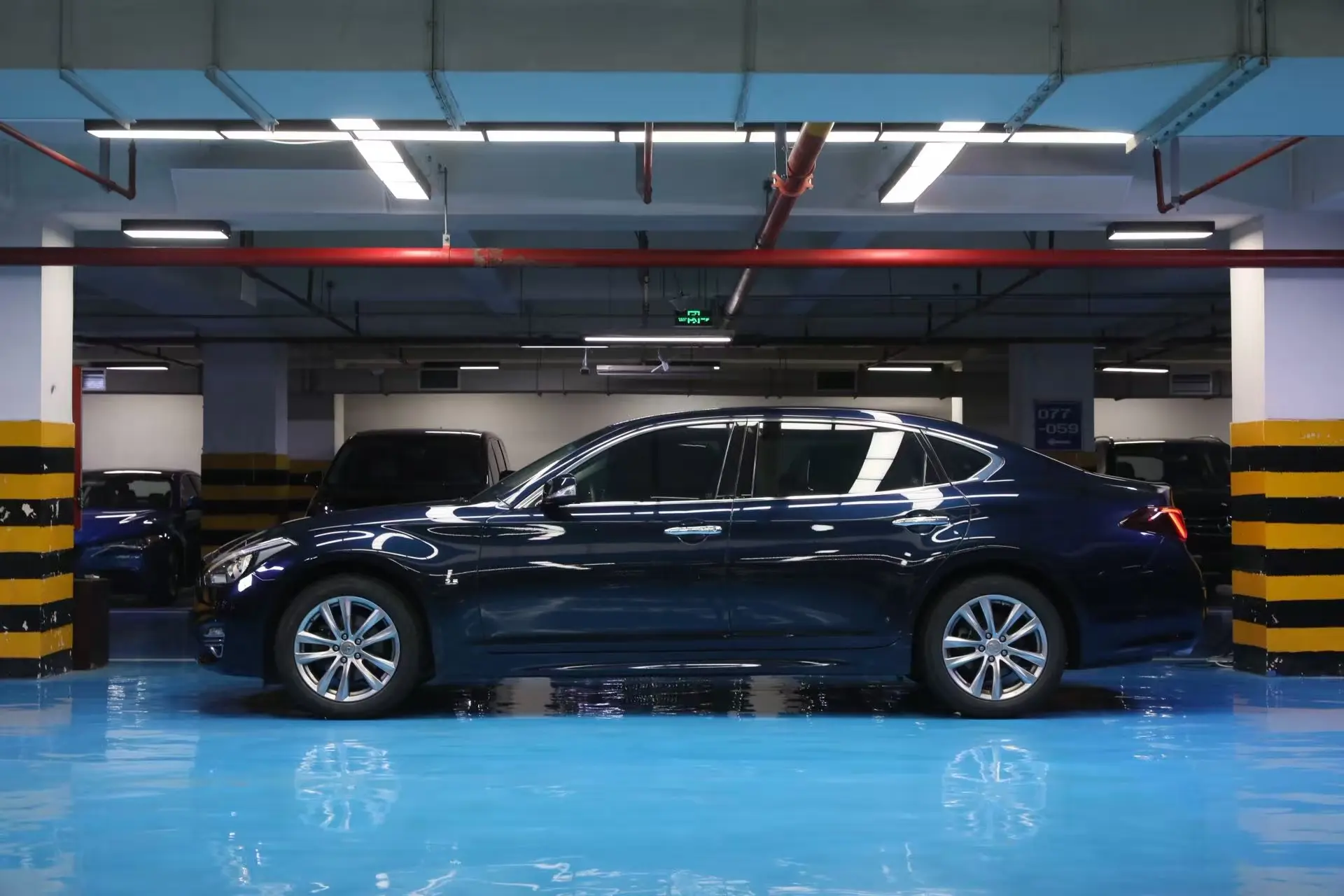 Infiniti Q70