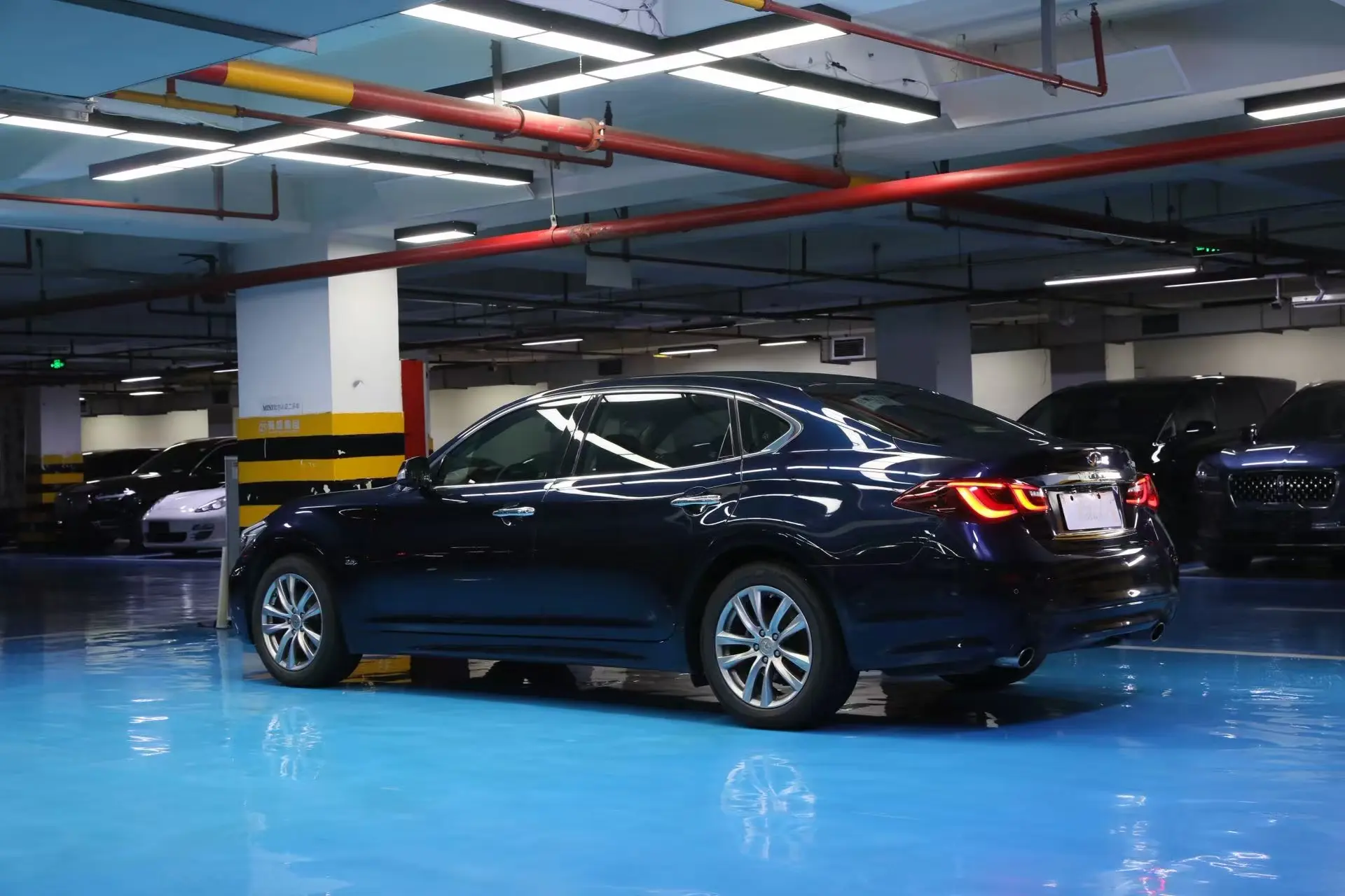 Infiniti Q70