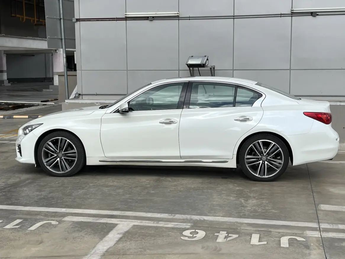 Infiniti Q50L