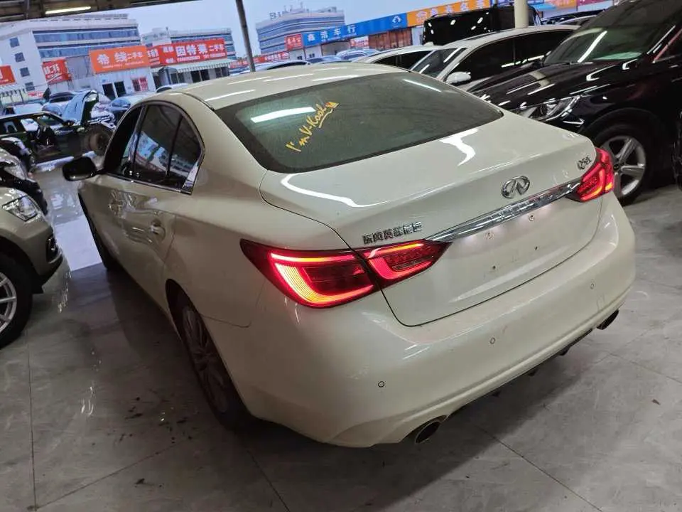 Infiniti Q50L