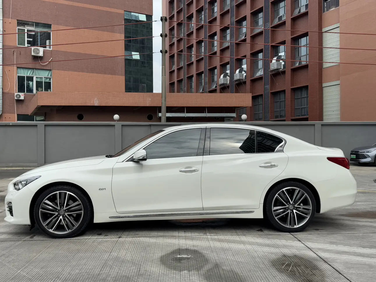 Infiniti Q50L