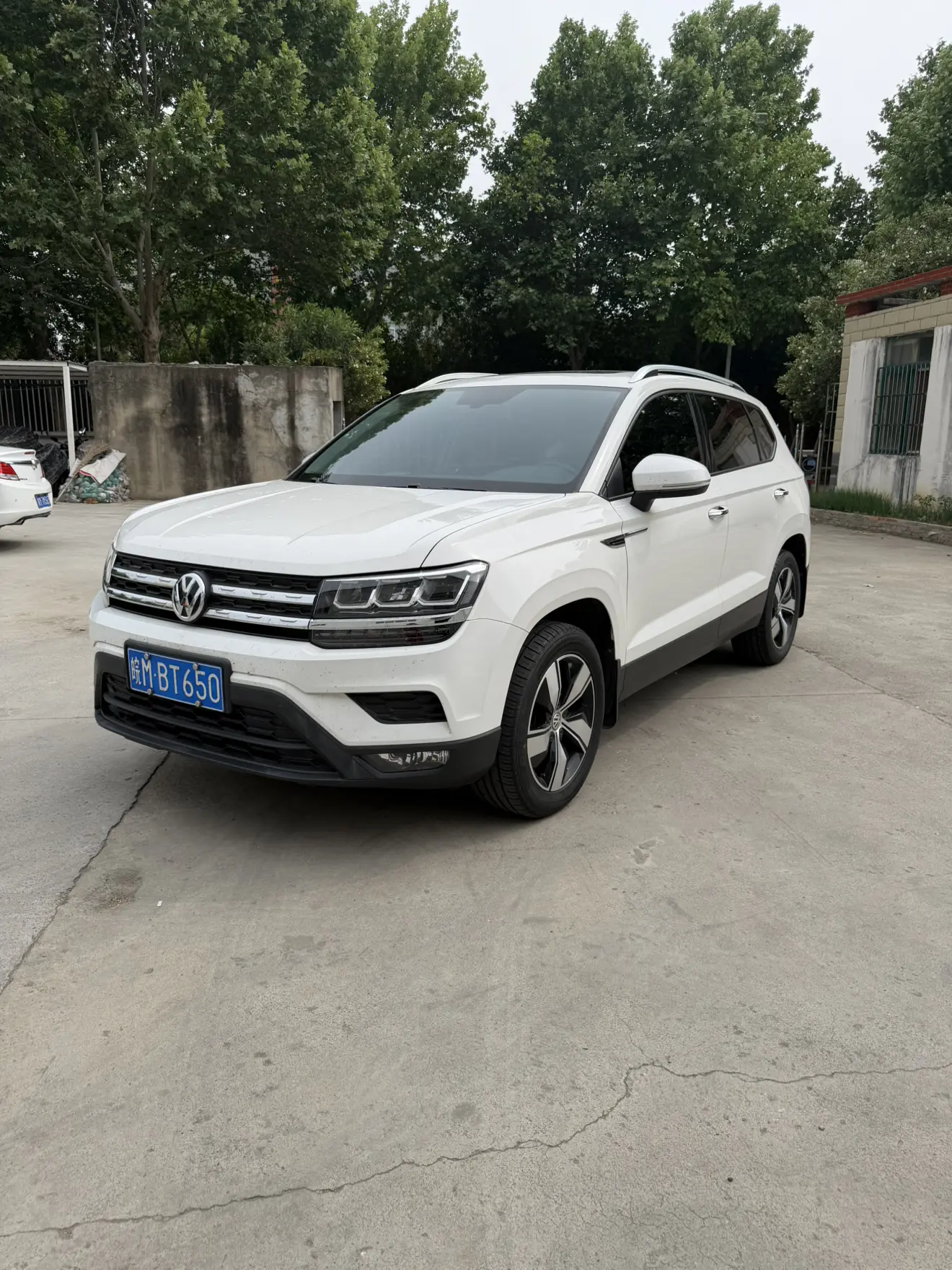 Volkswagen Tharu