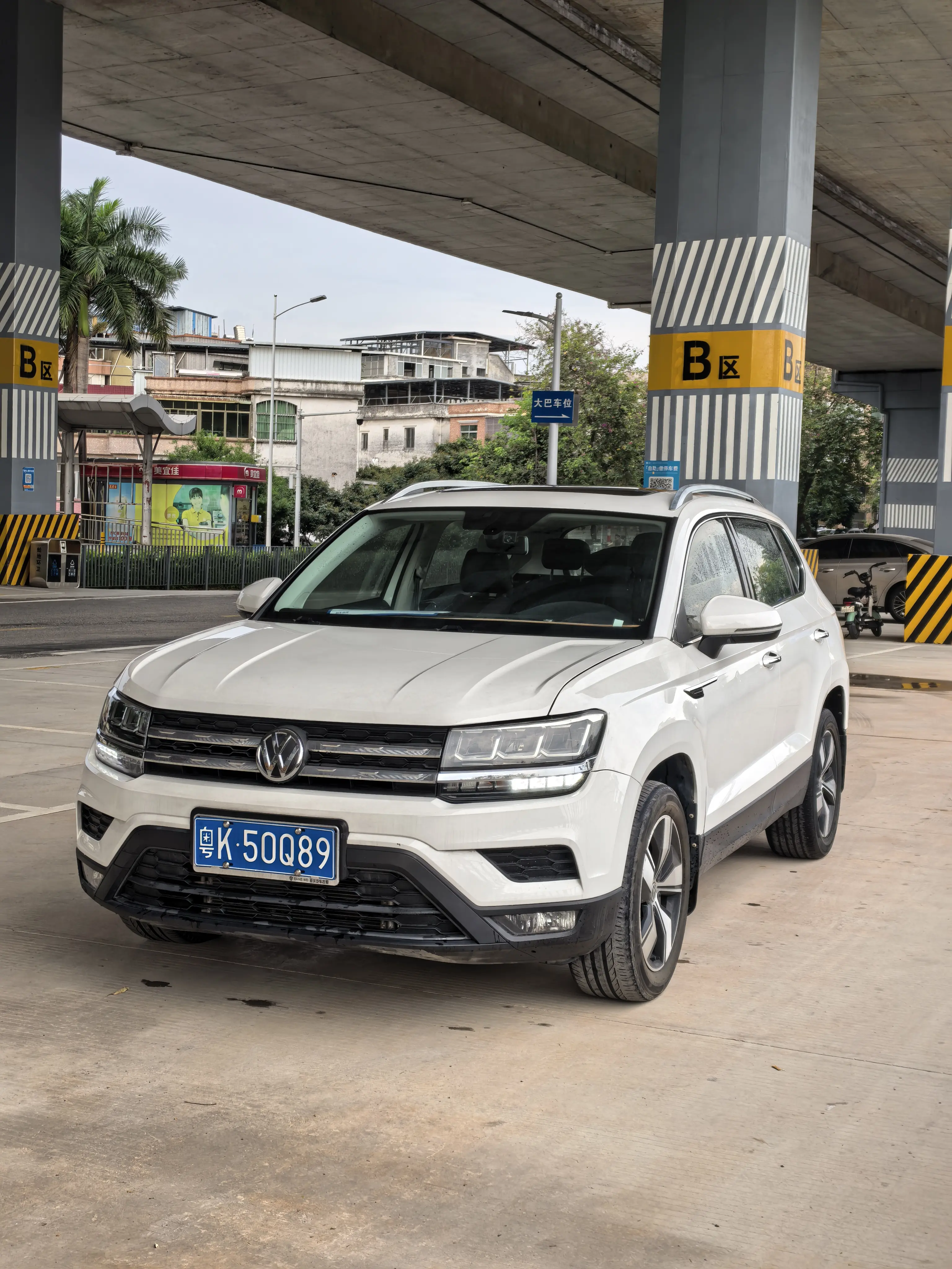 Volkswagen Tharu
