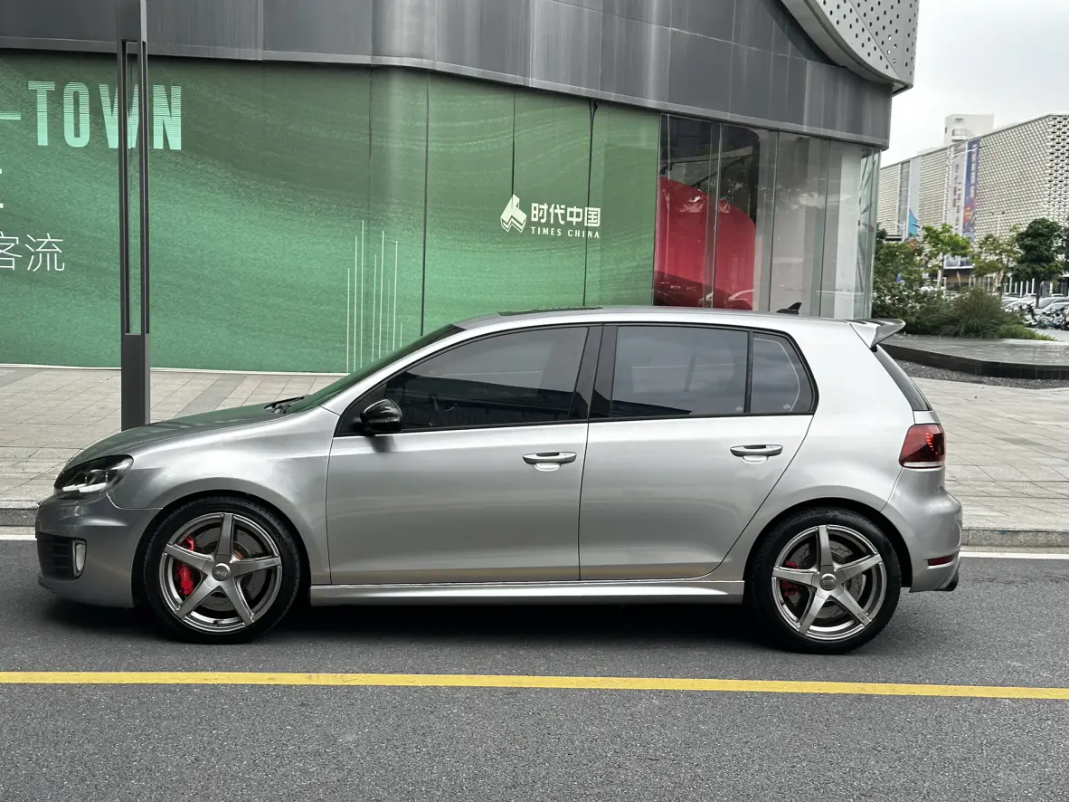 Volkswagen Golf GTI