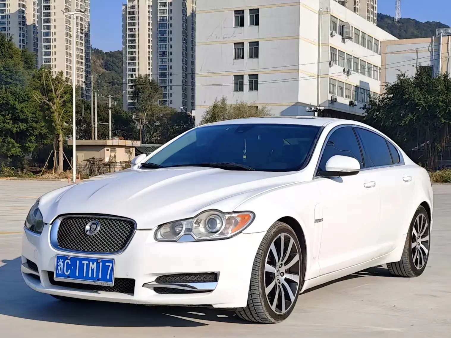 Jaguar XF