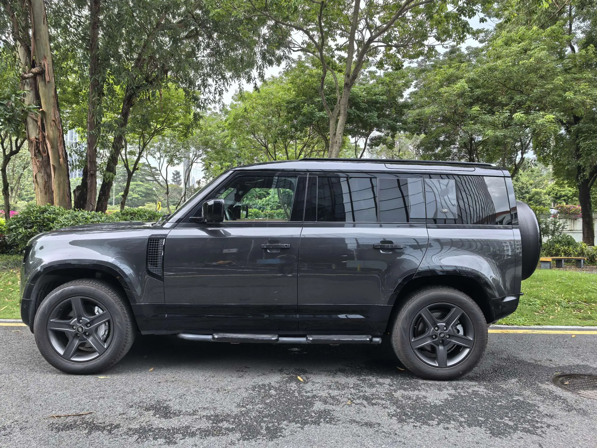 Land Rover Guard