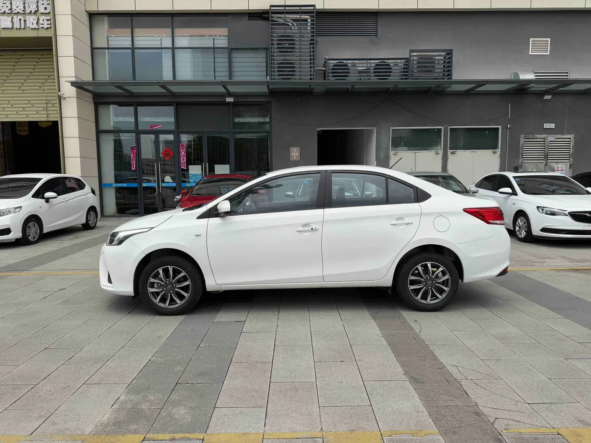 Toyota YARiS L Enjoy