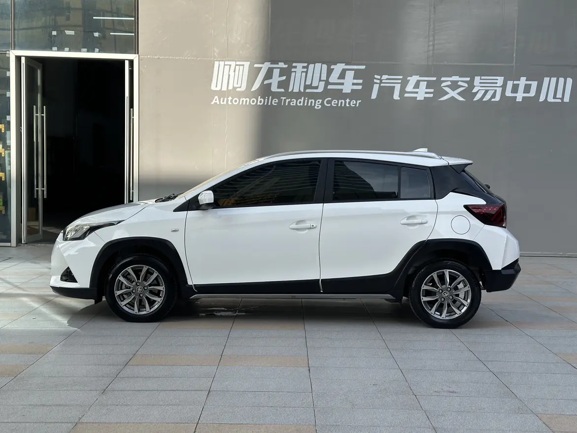 Toyota Yaris L