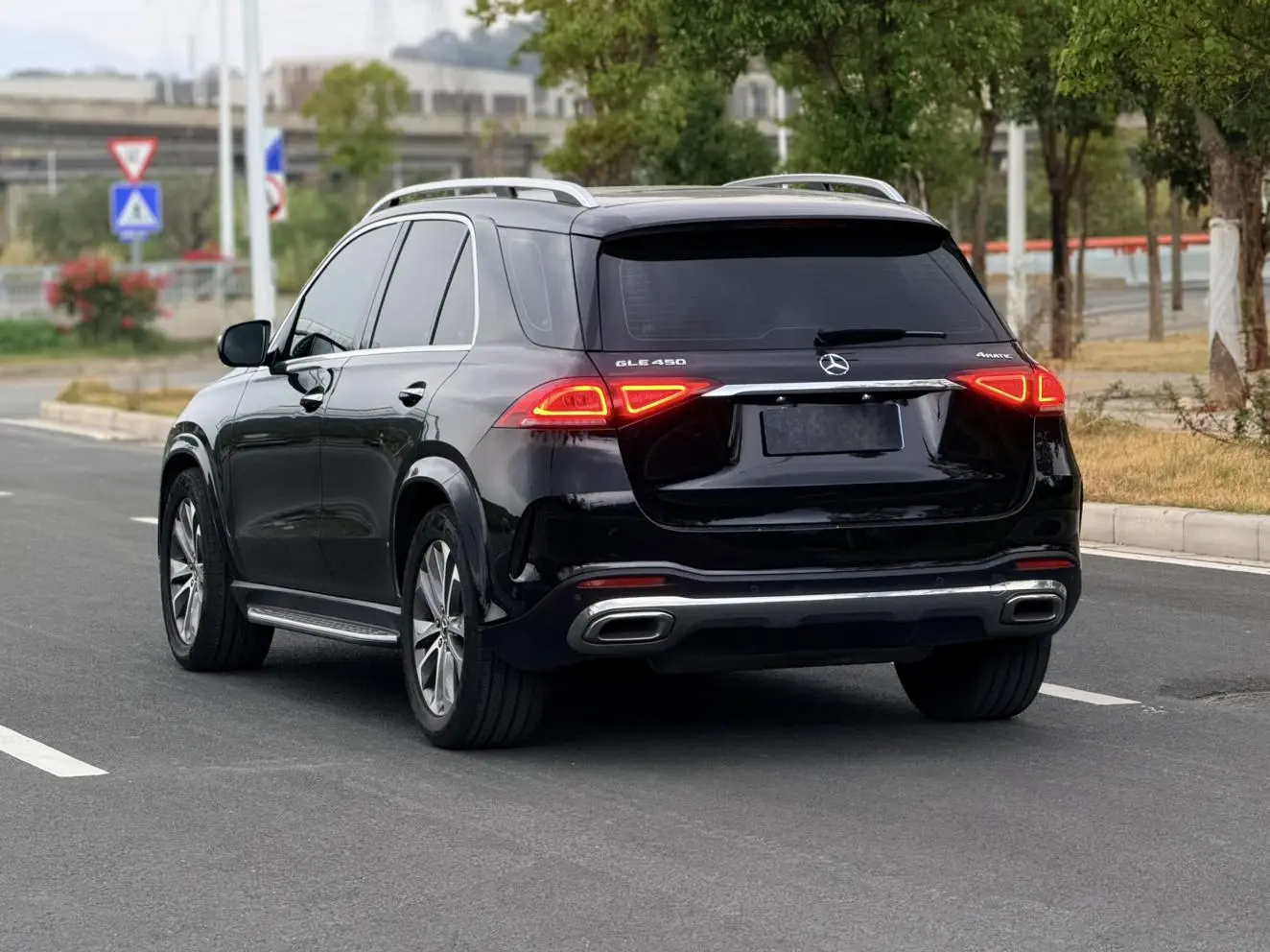 Mercedes-Benz GLE (Imported)