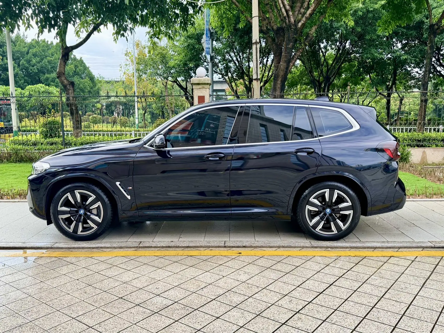 BMW iX3