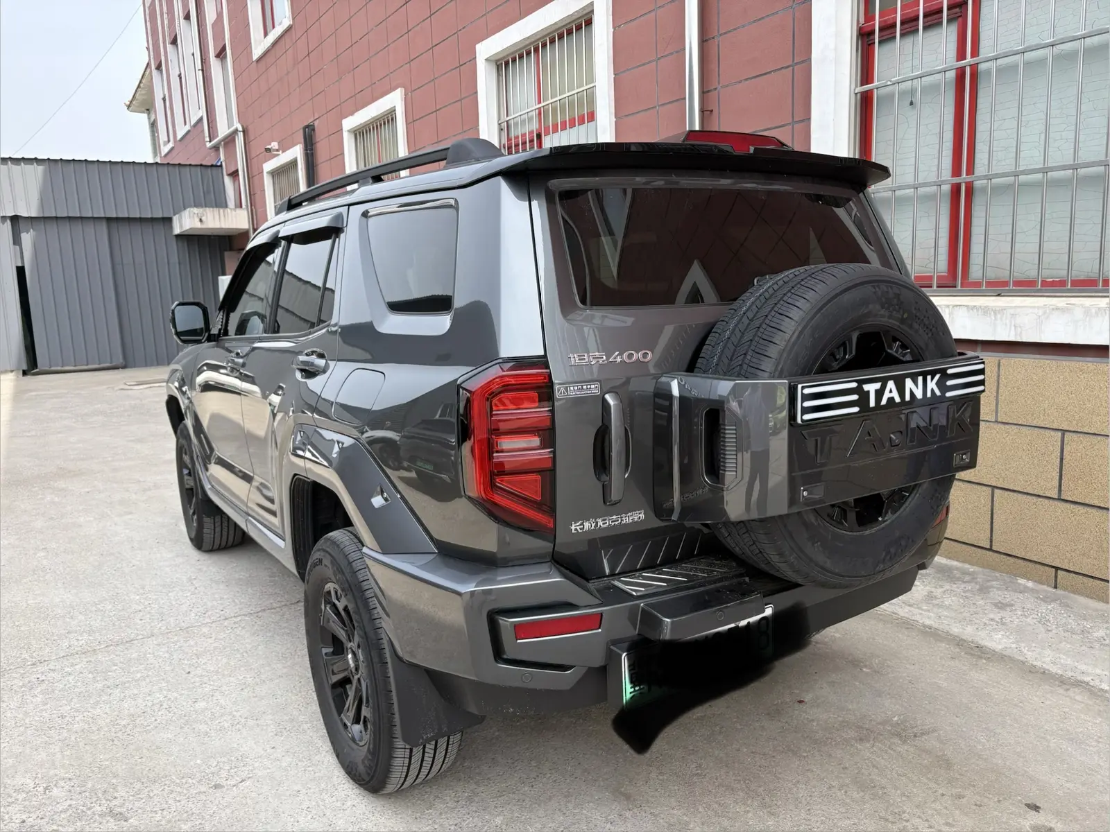 Tank 400Hi4-T