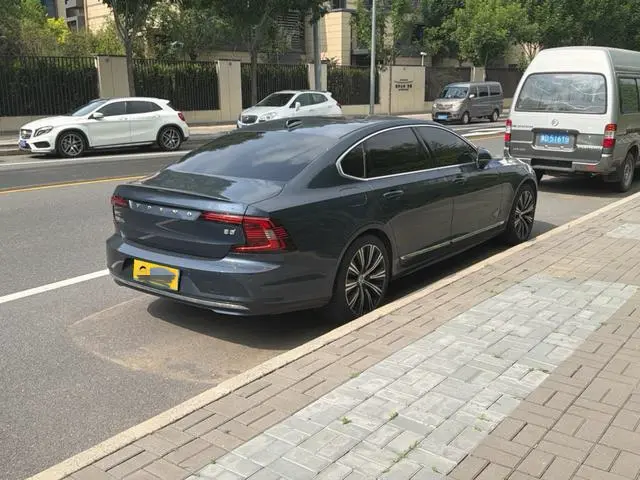 Volvo S90