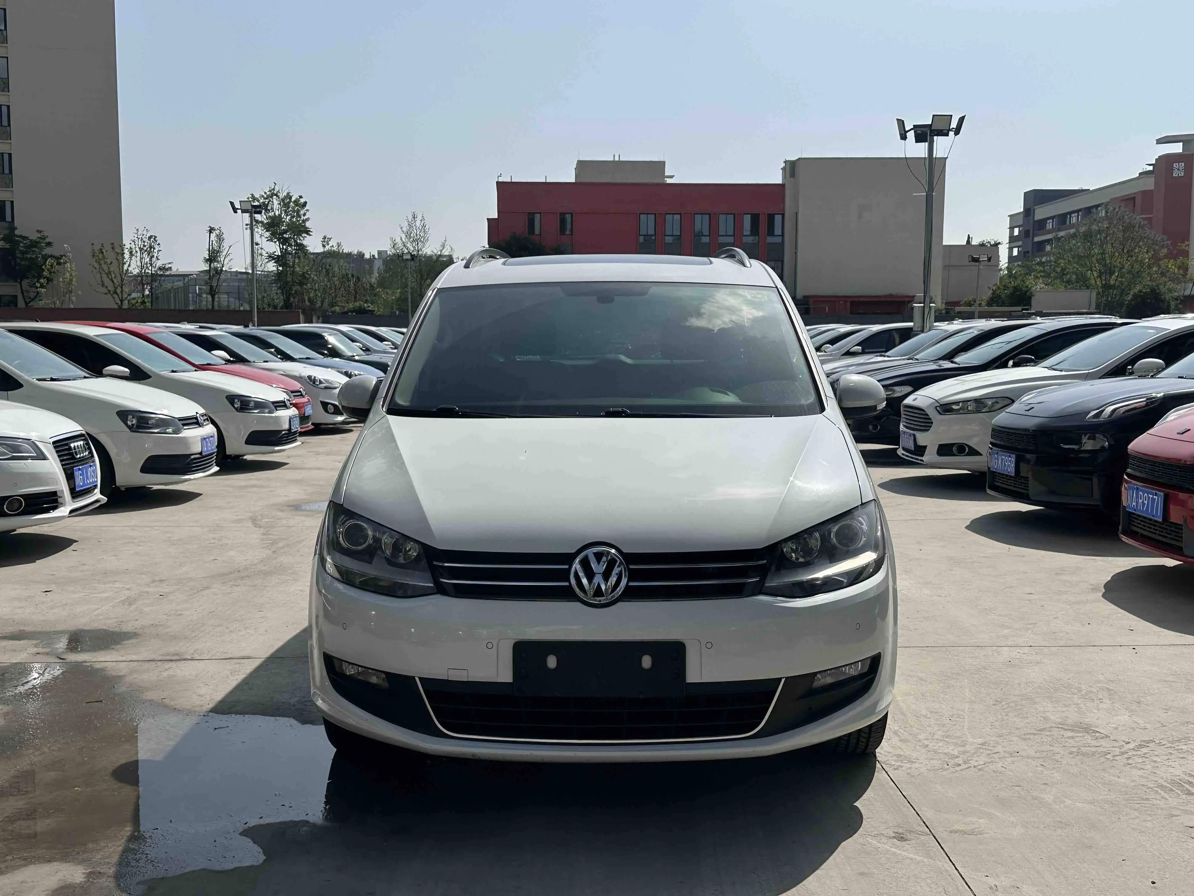 Volkswagen Sharon