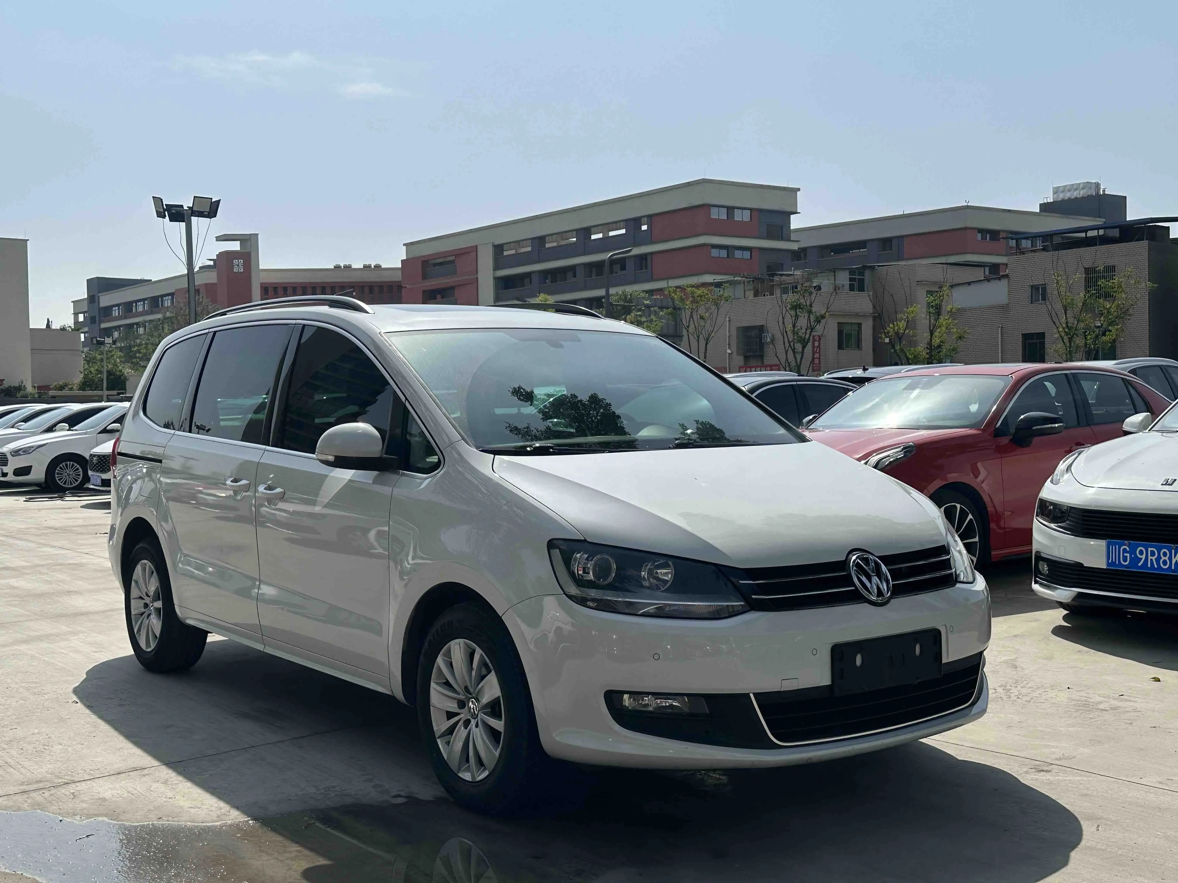 Volkswagen Sharon