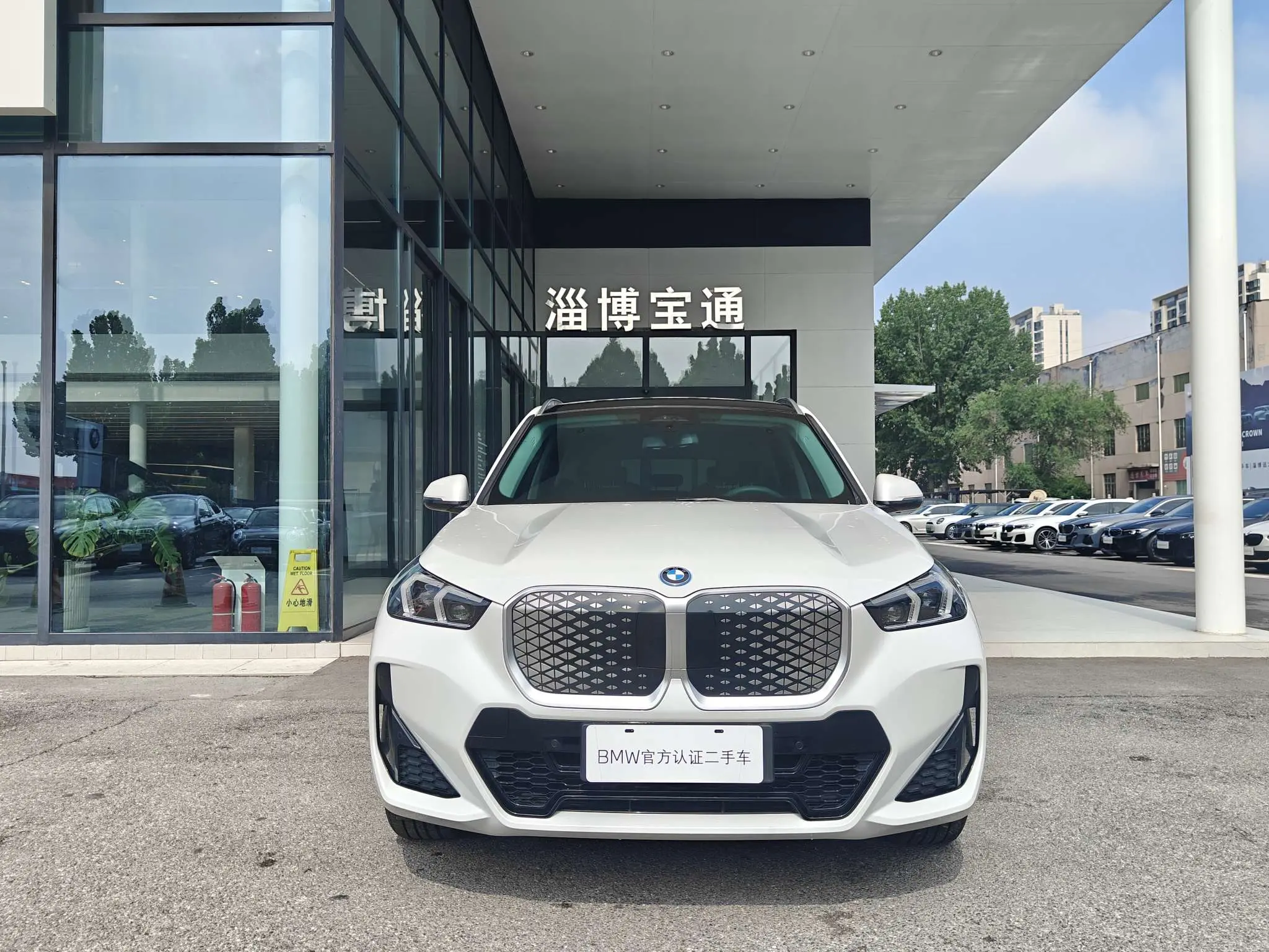 BMW iX1