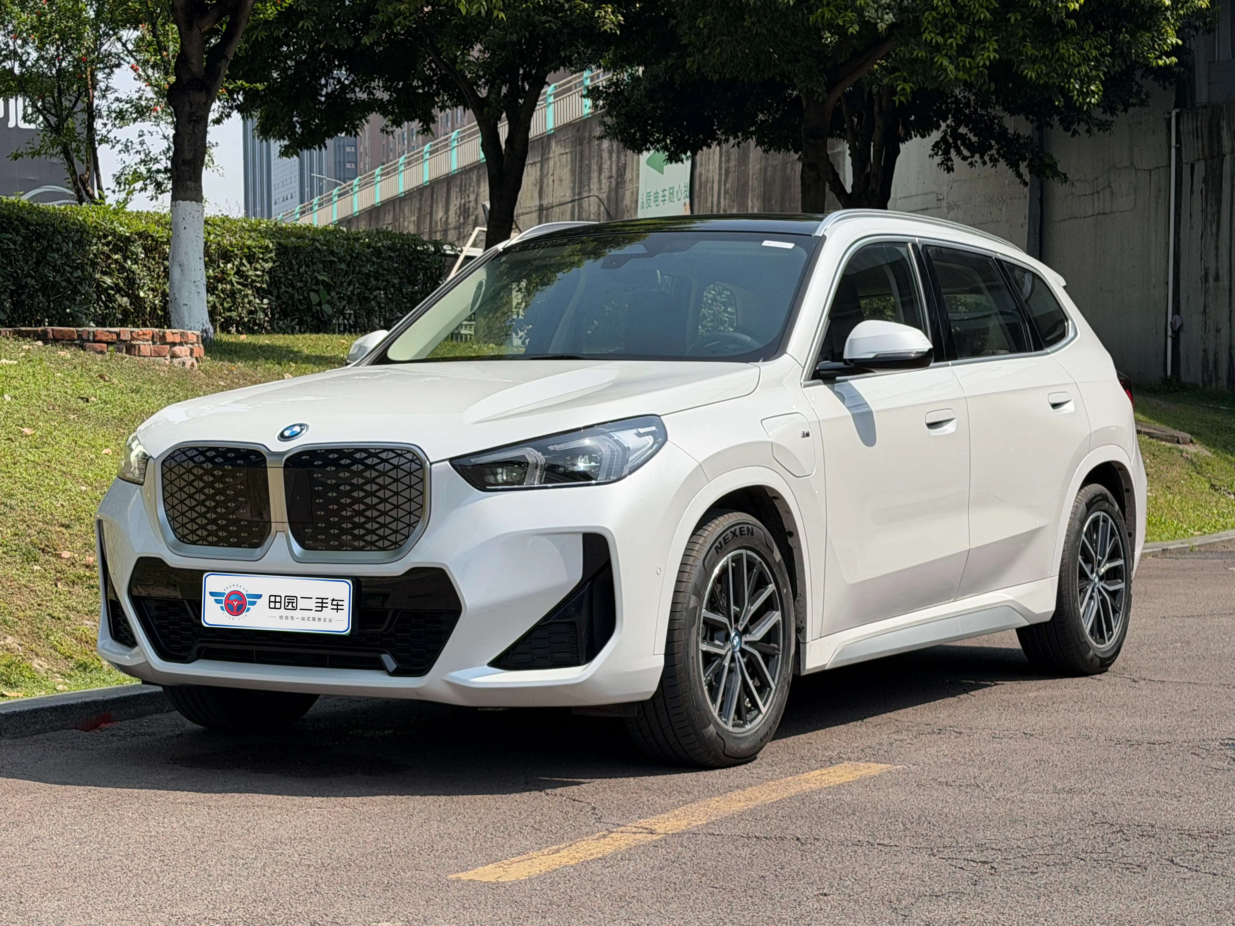 BMW iX1