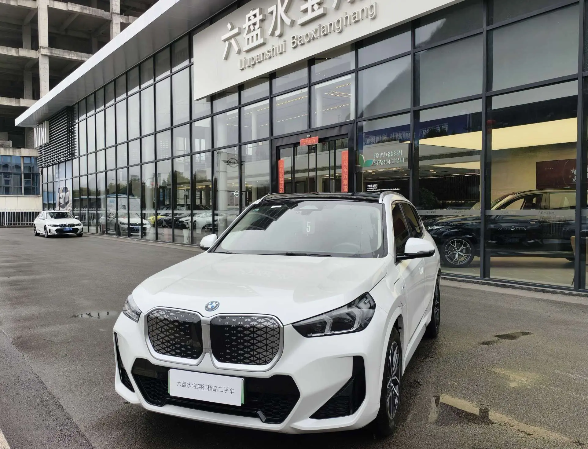BMW iX1