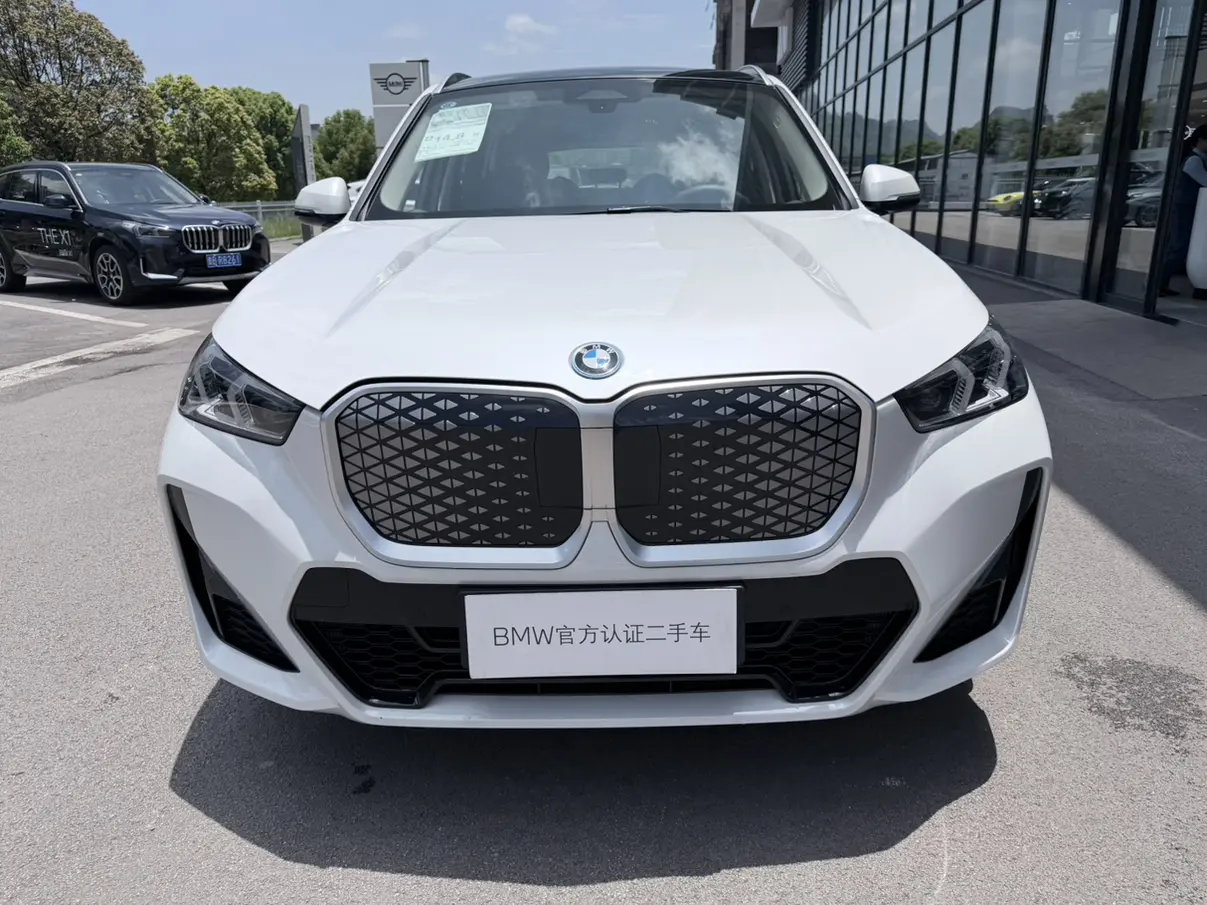 BMW iX1