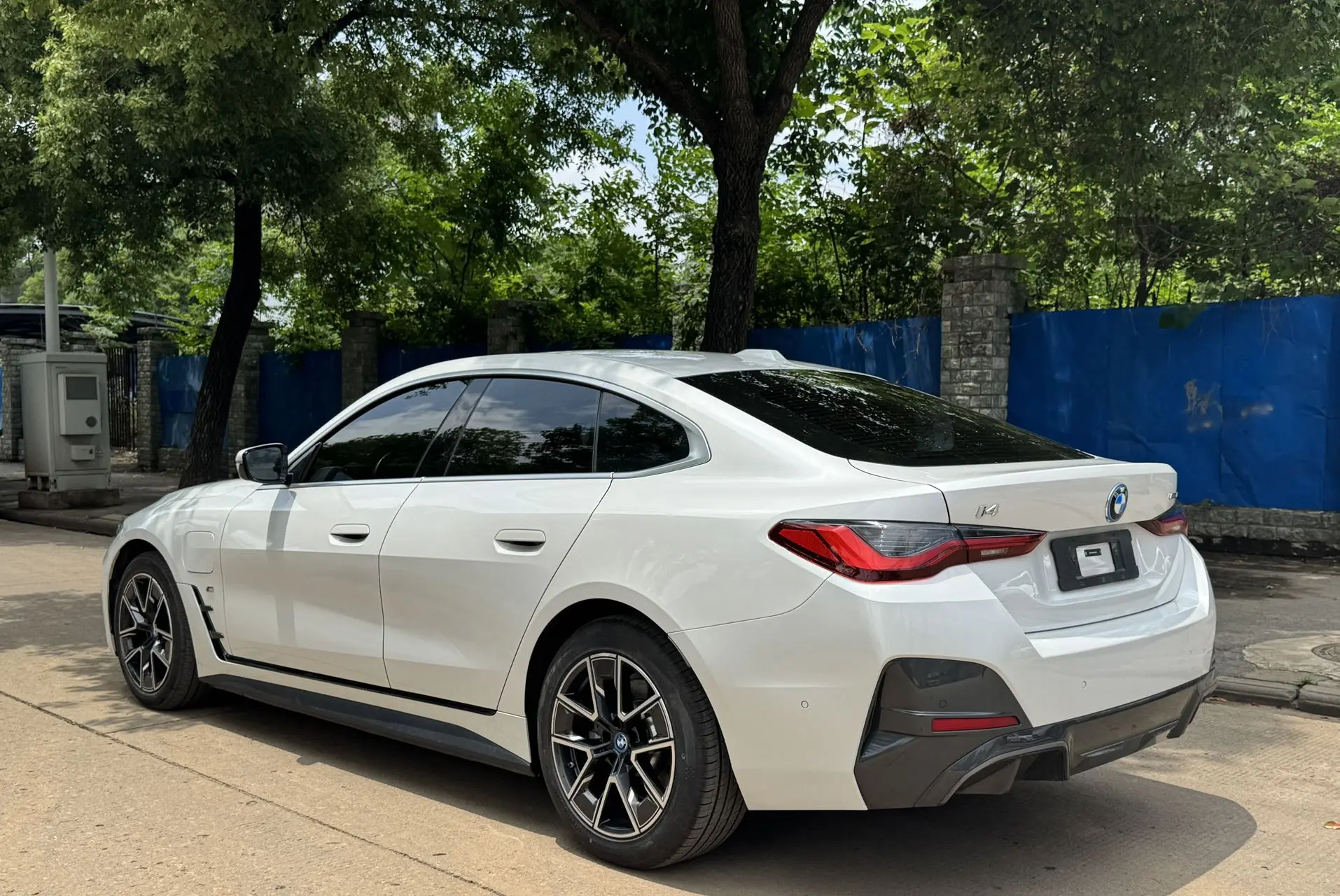 BMW i4