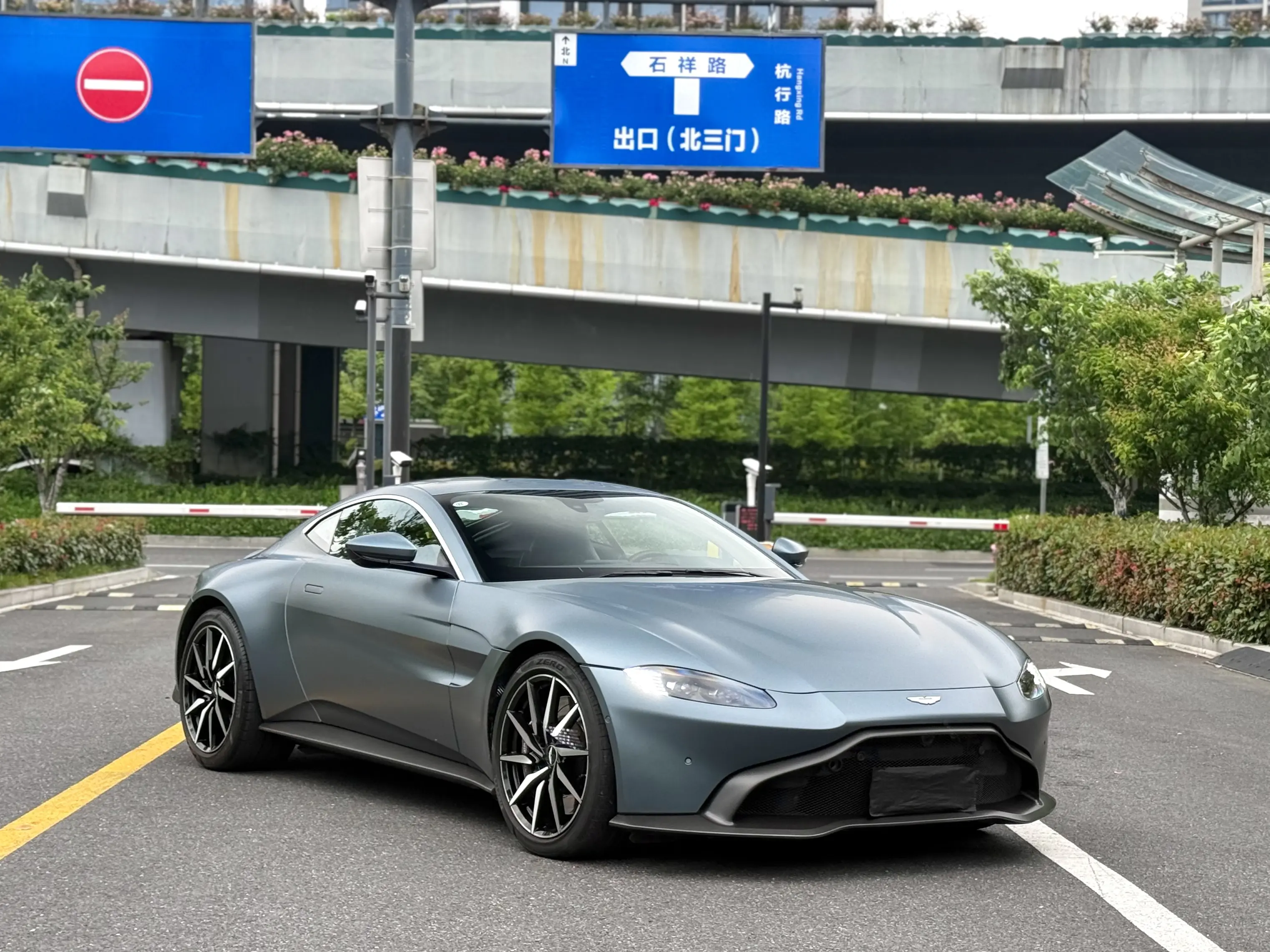 Aston Martin Vantage