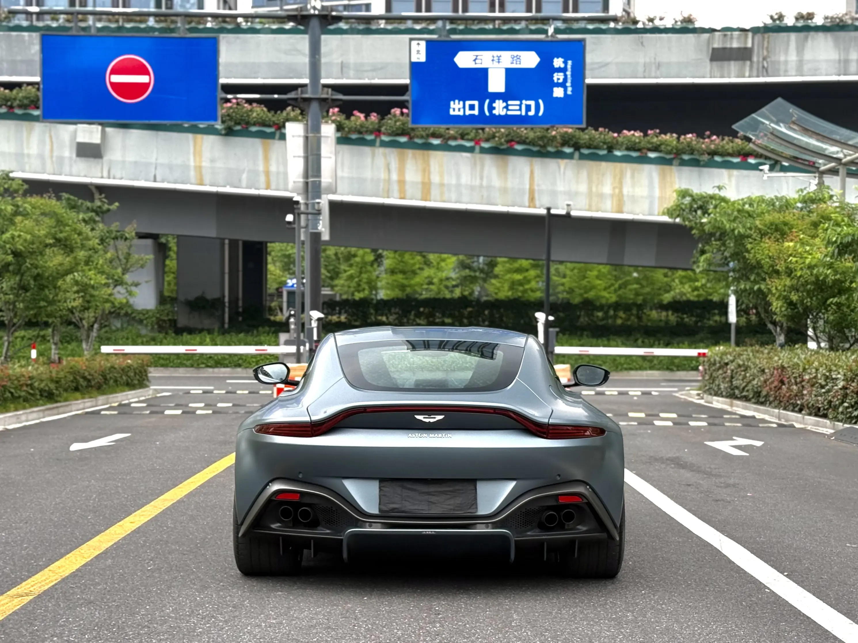 Aston Martin Vantage