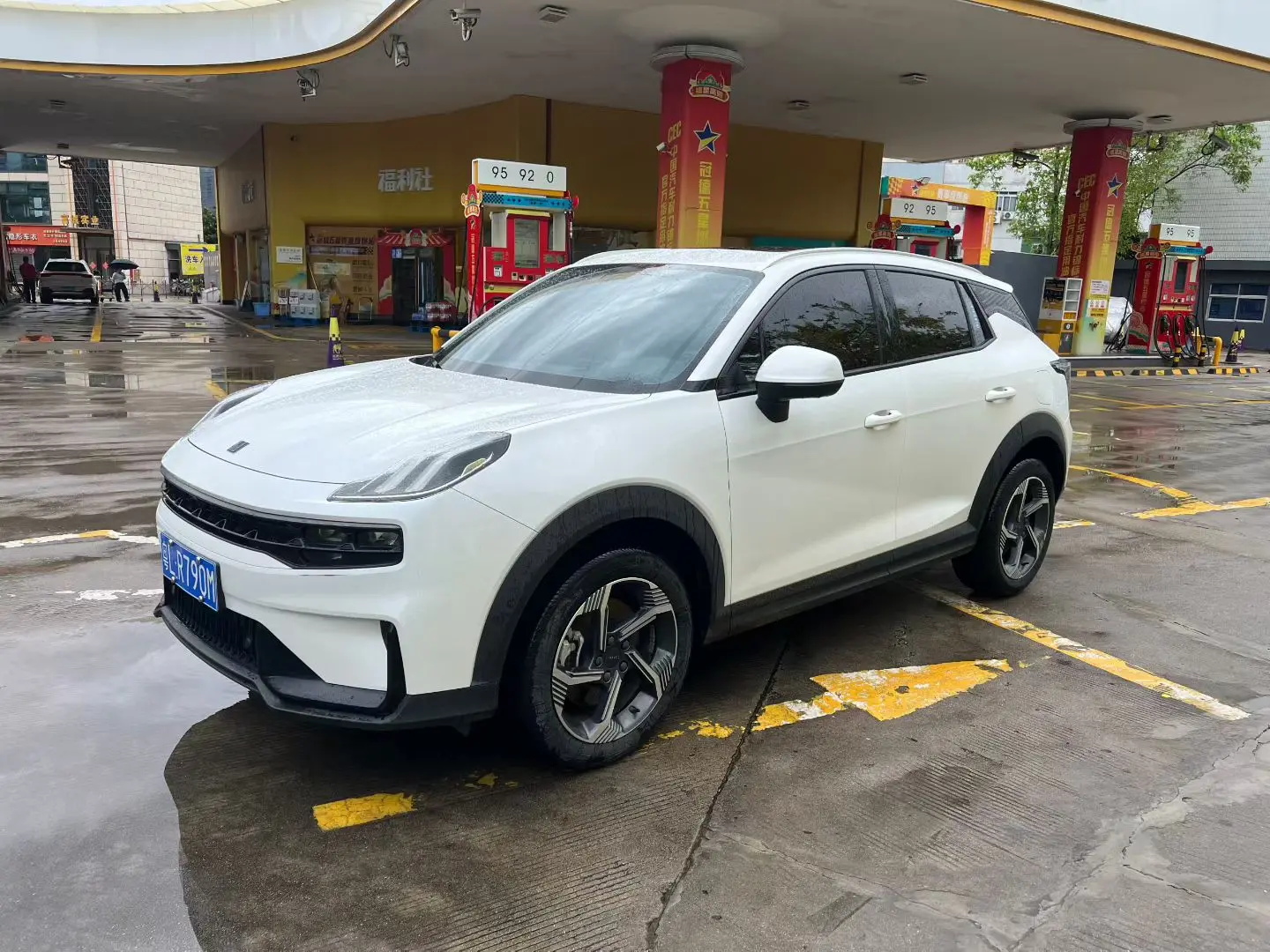 Lynk & Co 06