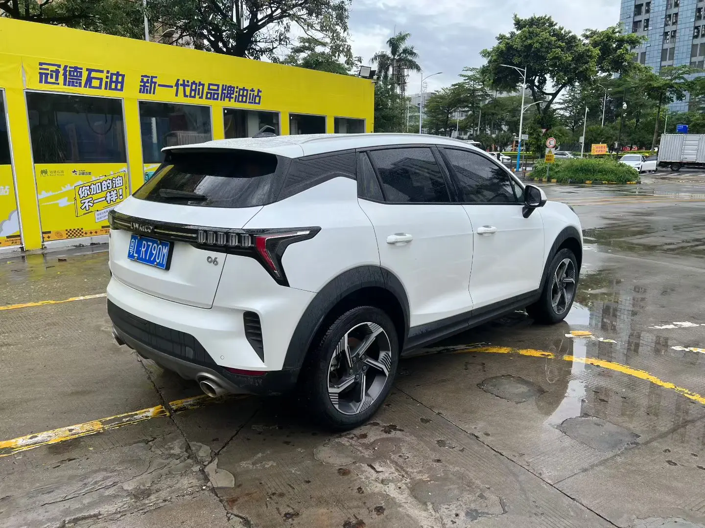Lynk & Co 06