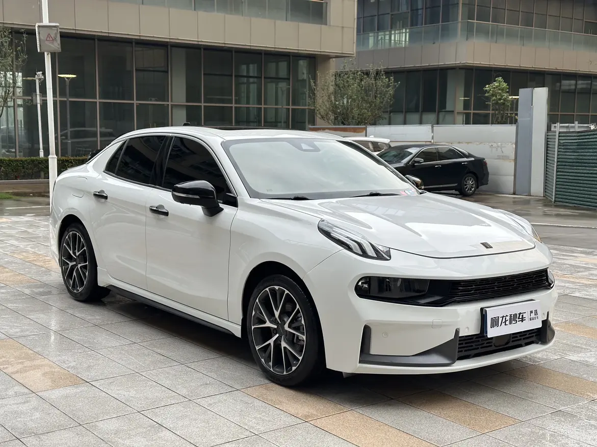 Lynk & Co 03