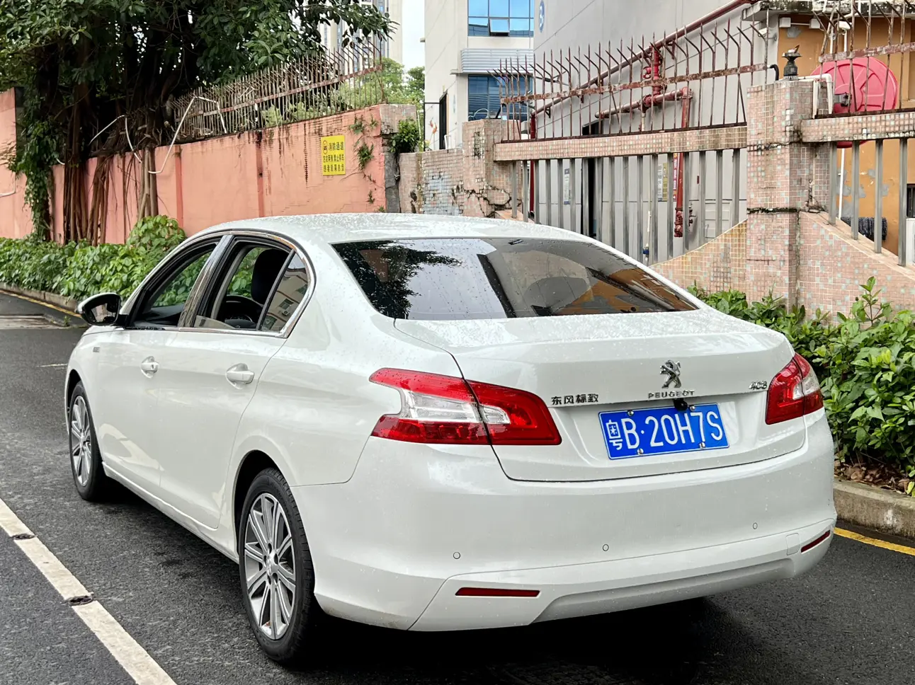 Peugeot 408