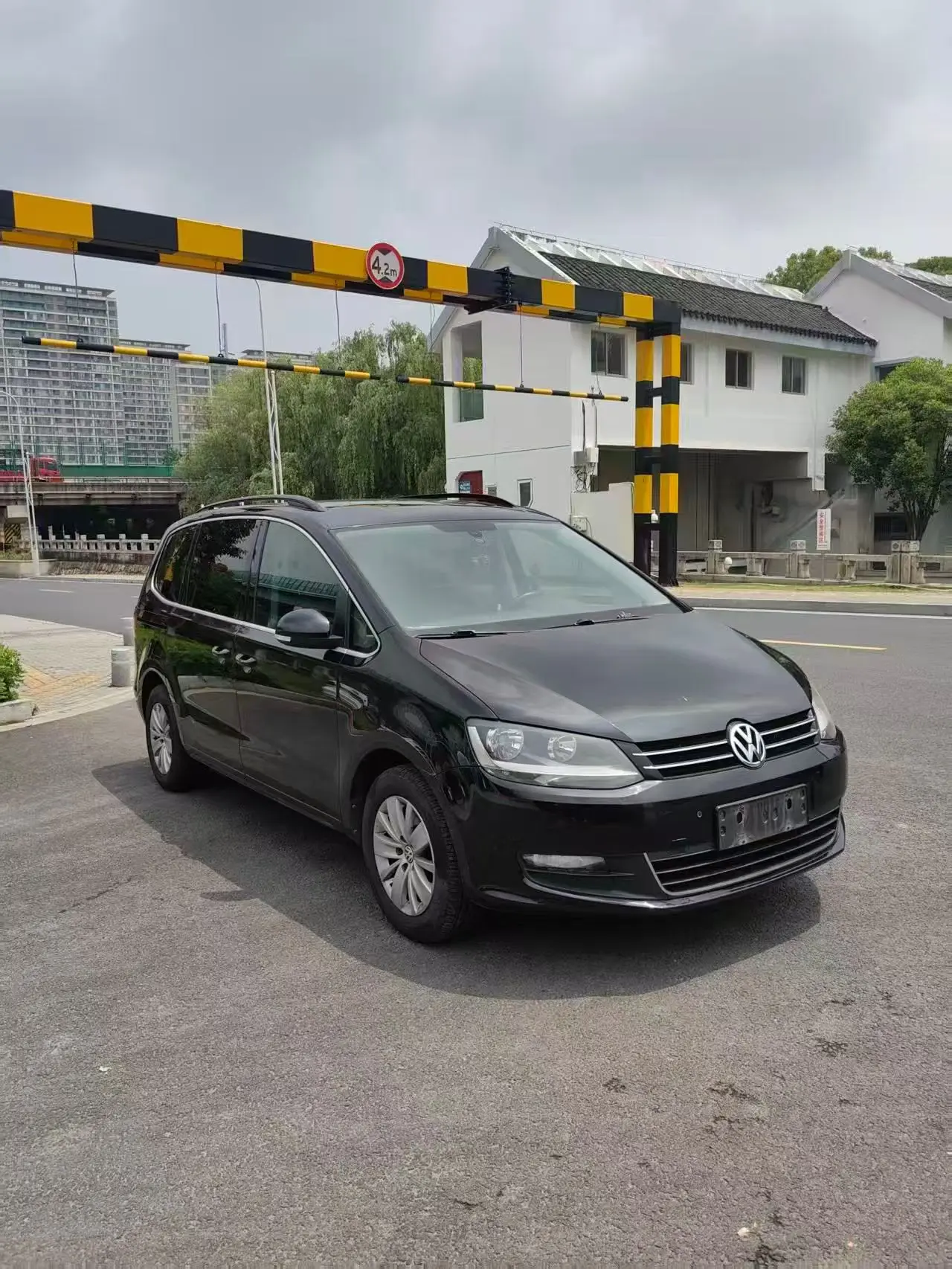 Volkswagen Sharon