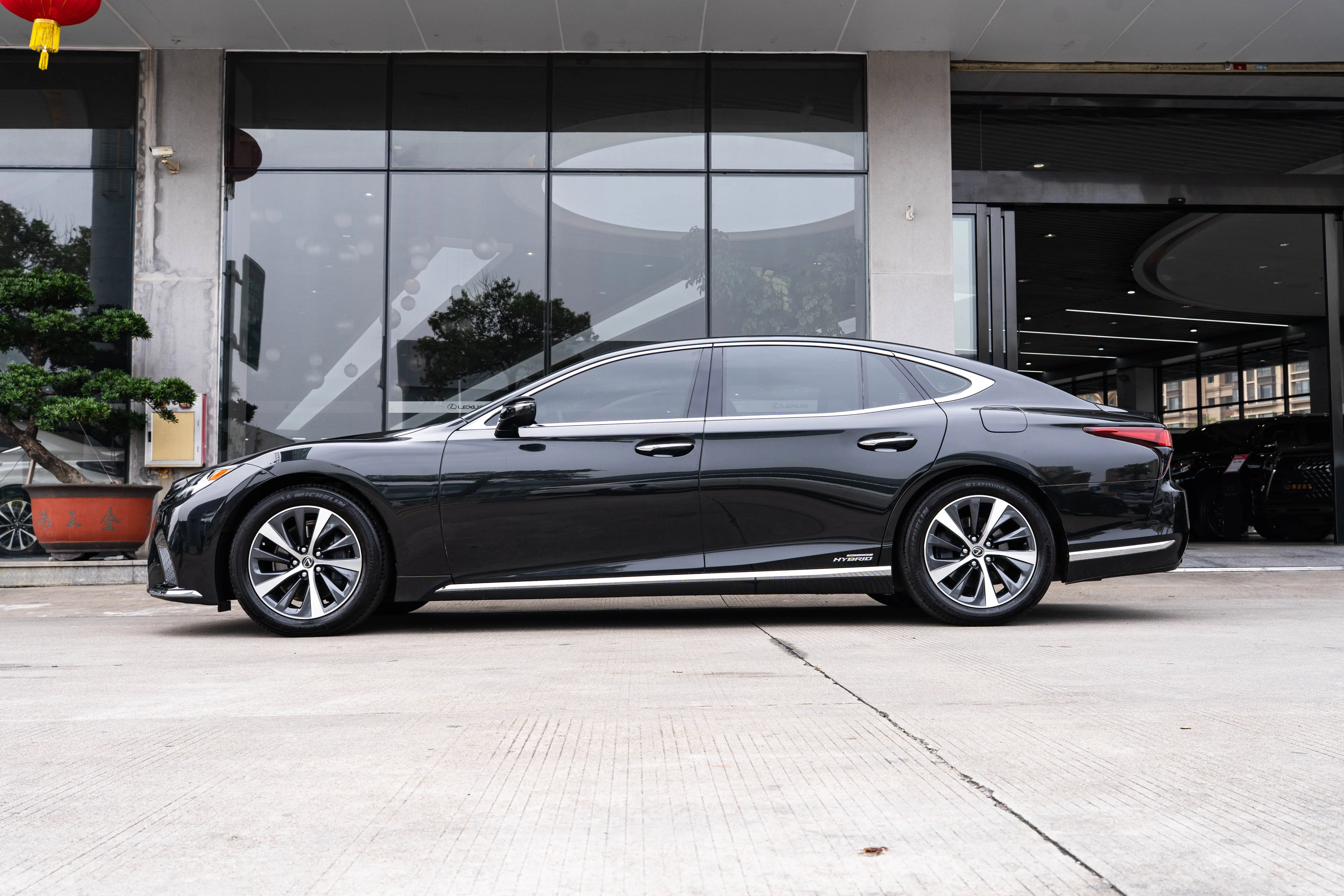 Lexus LS