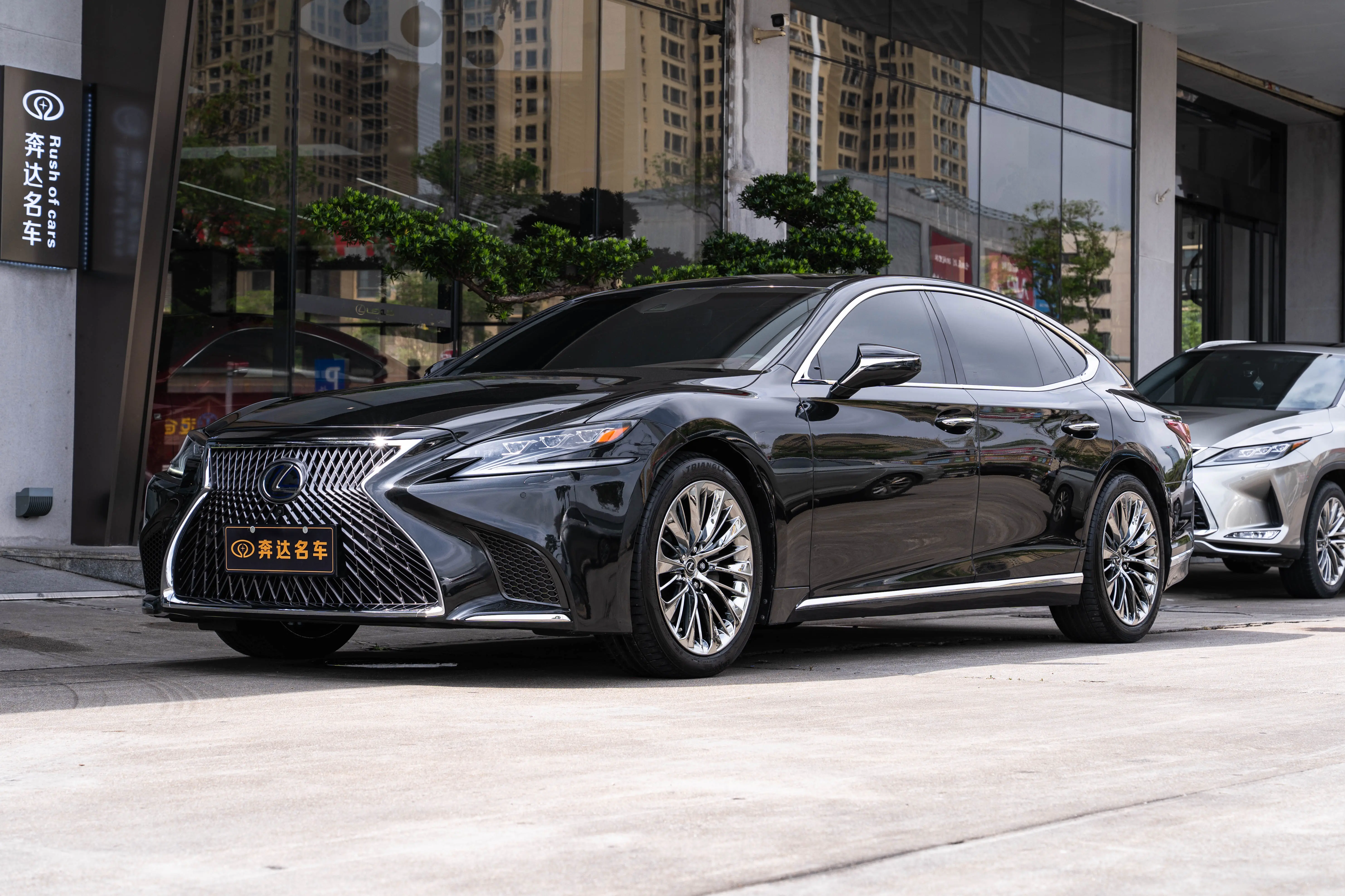 Lexus LS