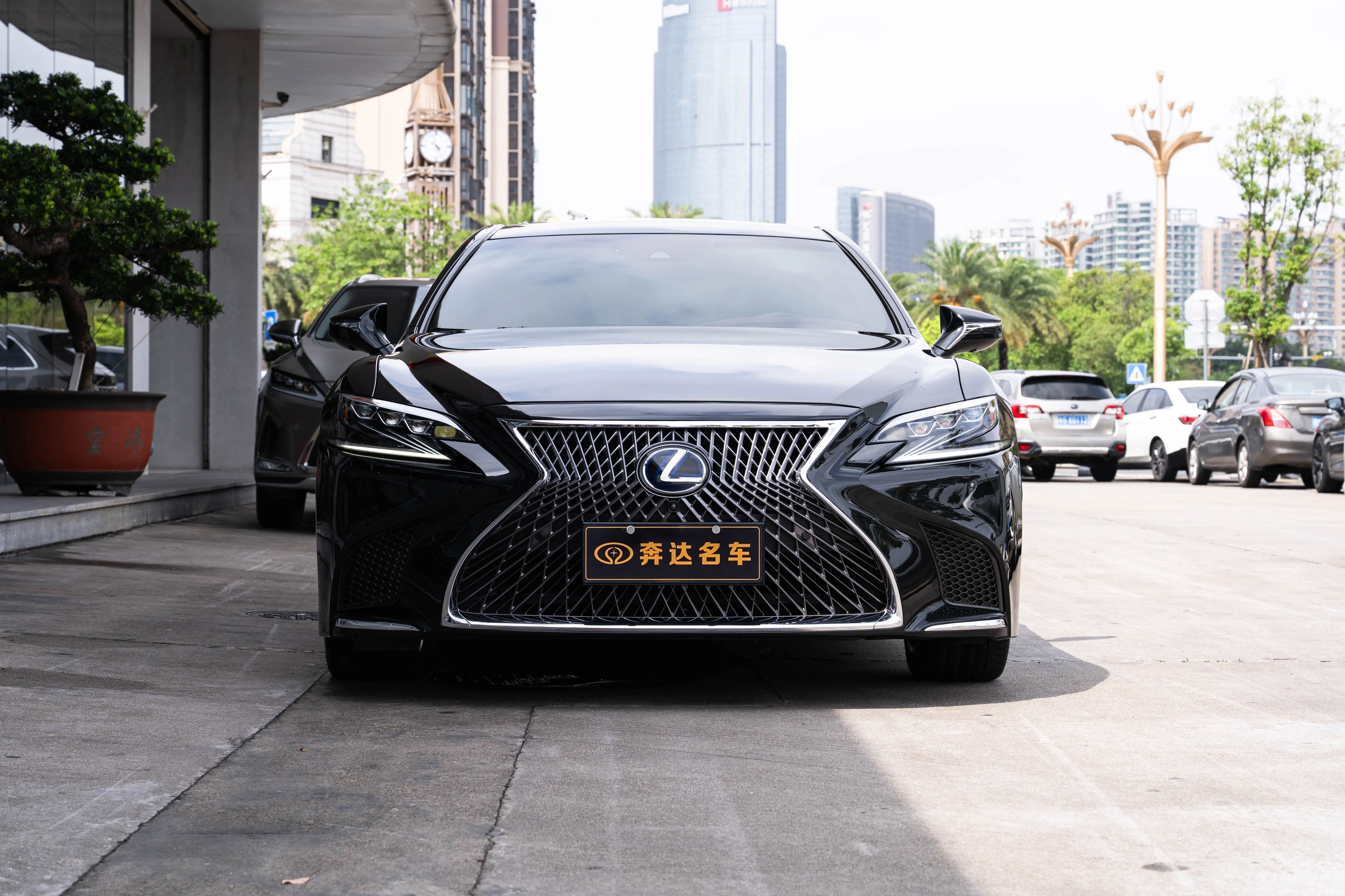 Lexus LS