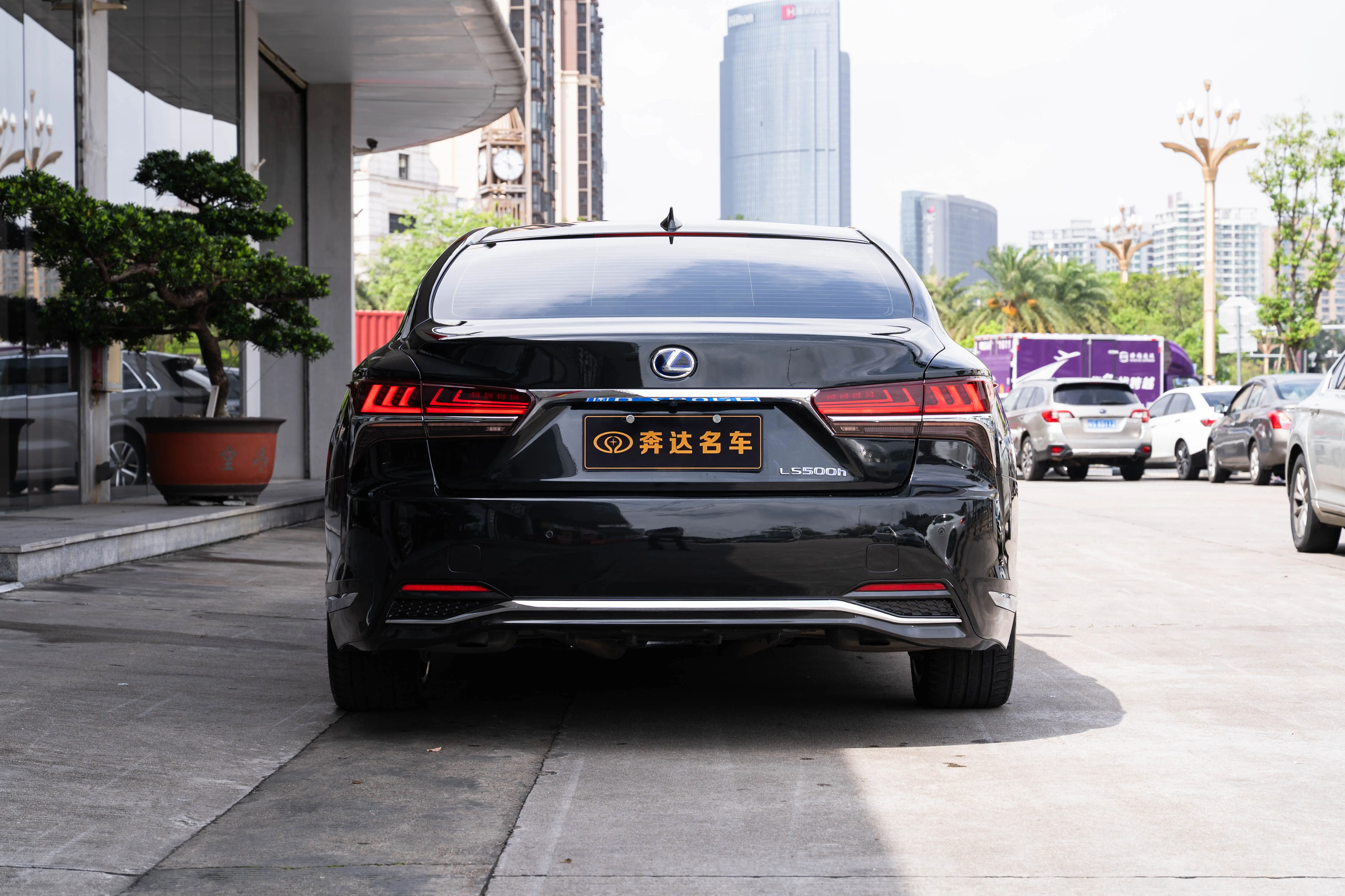 Lexus LS